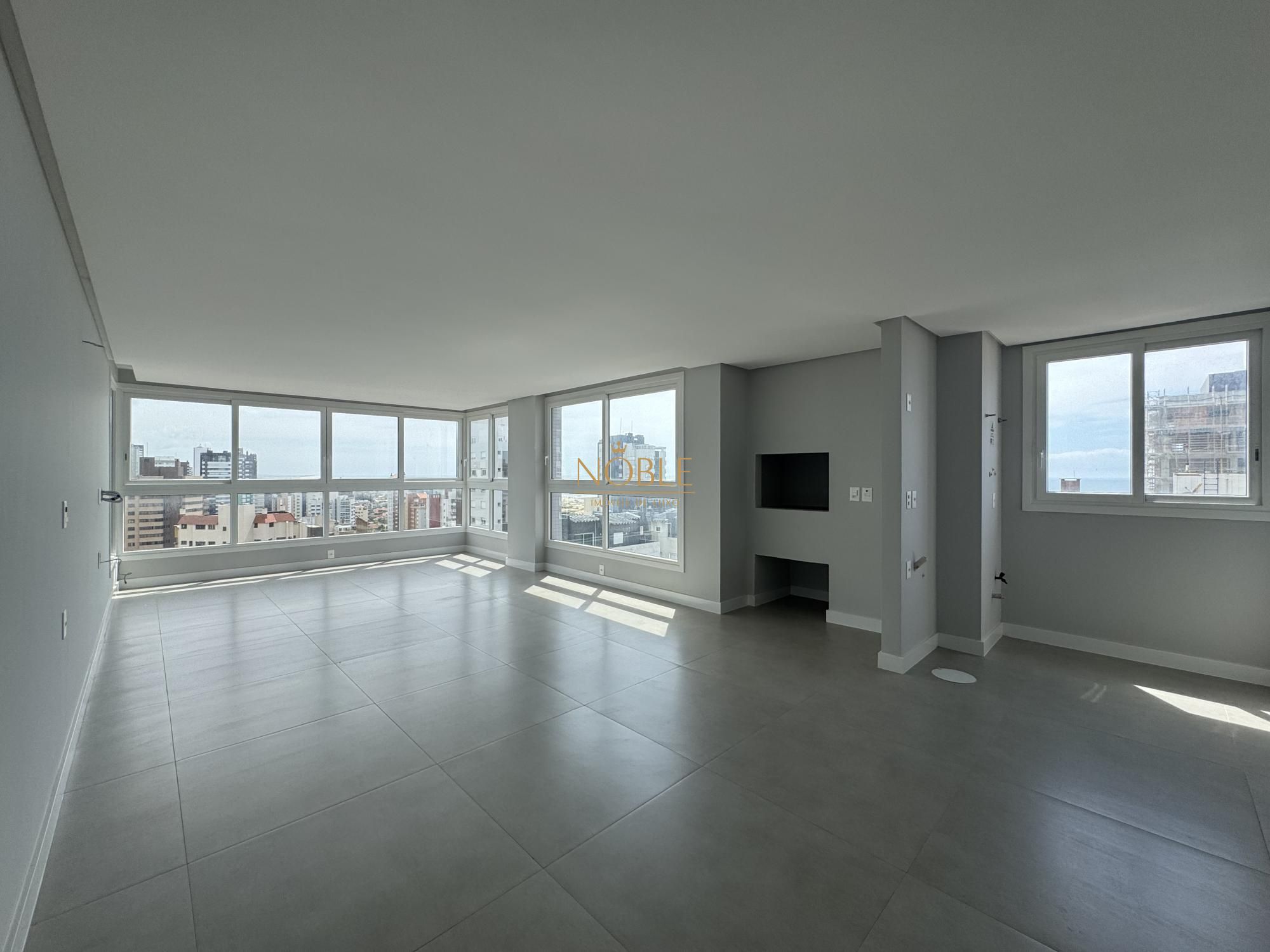 Apartamento com 90m², 2 dormitórios, 2 suítes, 2 vagas no Maui Residencial em Torres para Comprar