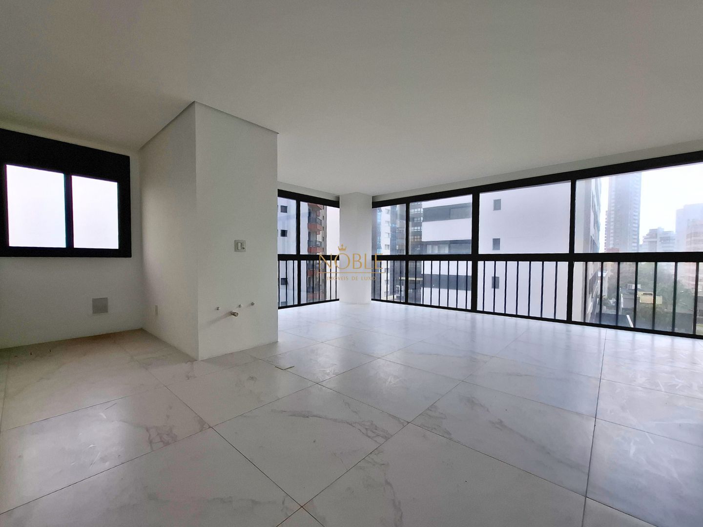 Apartamento com 88m², 2 dormitórios, 2 suítes, 1 vaga no LONDON em Torres para Comprar