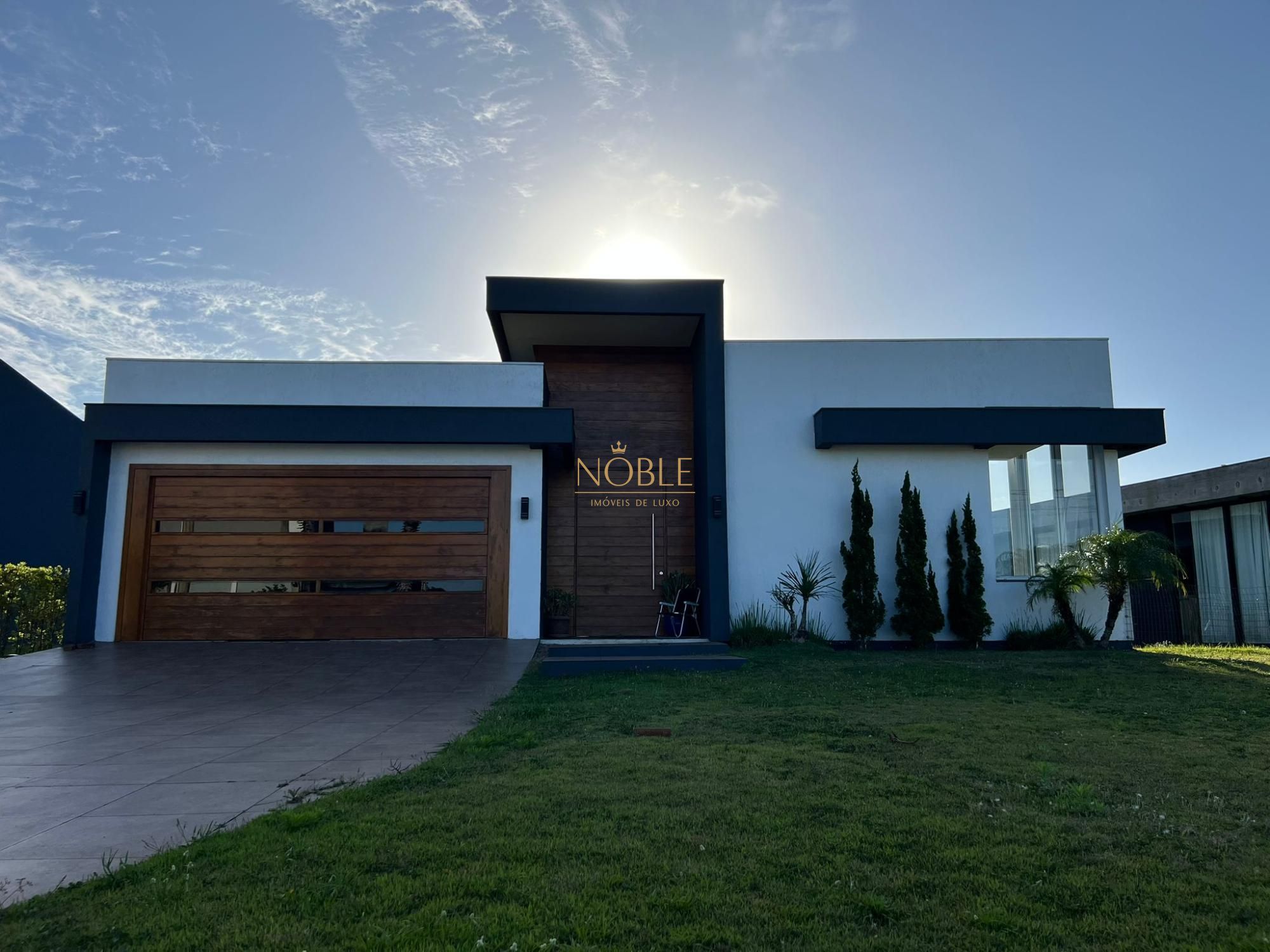 Casa de Condomínio com 260m², 3 dormitórios, 3 suítes, 4 vagas no Reserva das Águas em Torres para Comprar