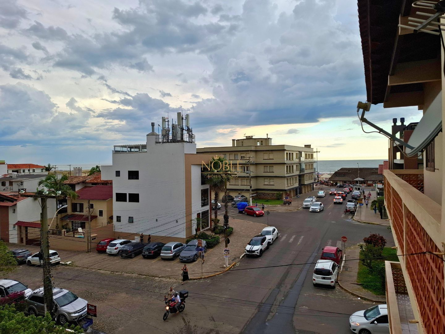 Apartamento, 2 dormitórios, 1 vaga no ed.caeté em Torres para Comprar