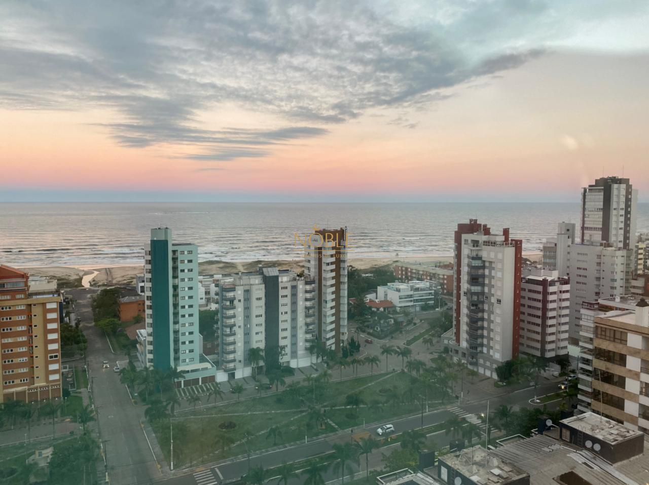 Apartamento com 103m², 3 dormitórios, 3 suítes, 2 vagas no Absoluto em Torres para Comprar