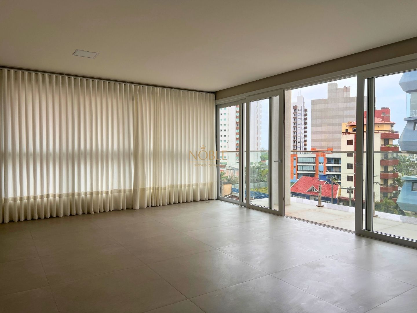 Apartamento com 107m², 2 dormitórios, 2 suítes, 1 vaga no Ibiza em Torres para Comprar