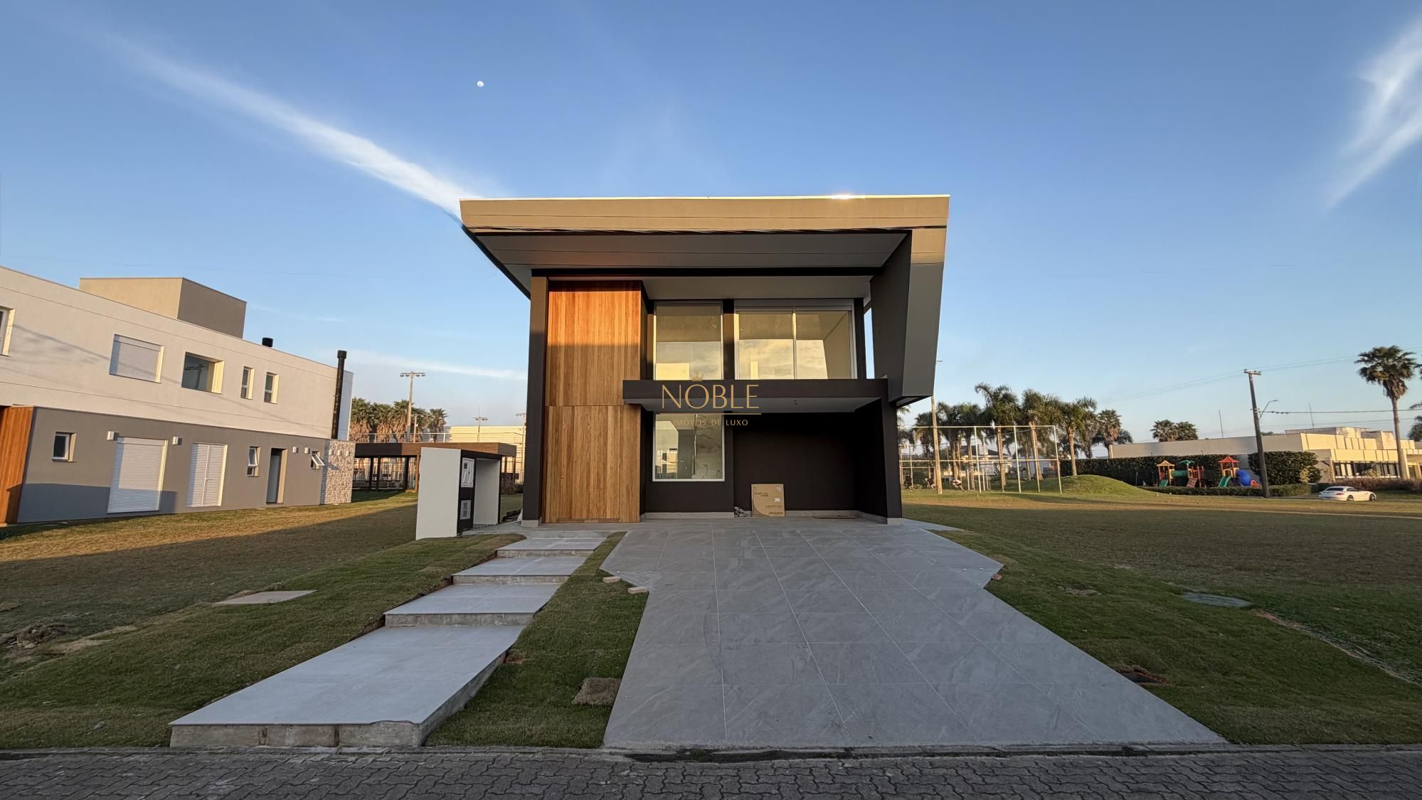 Casa com 474m², 4 dormitórios, 4 suítes, 2 vagas no Condomínio Ilhas Park em Torres para Comprar