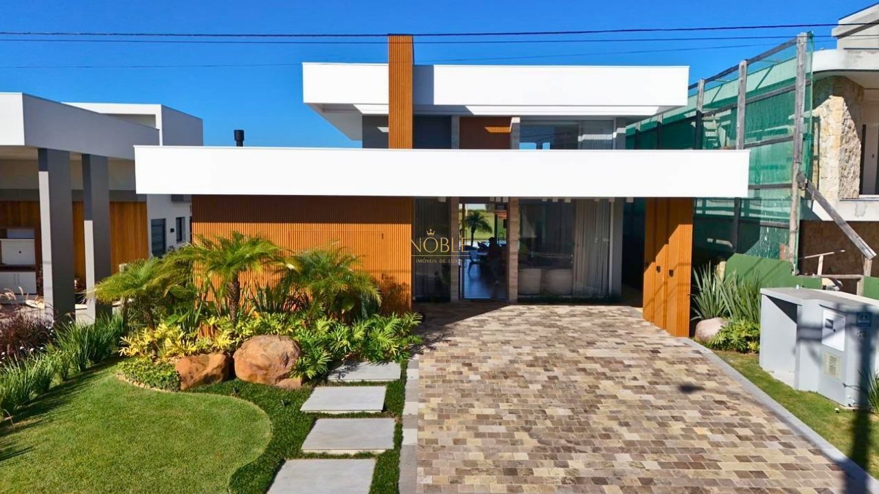 Casa de Condomínio com 264m², 4 dormitórios, 4 suítes, 2 vagas no Reserva das Águas em Torres para Comprar