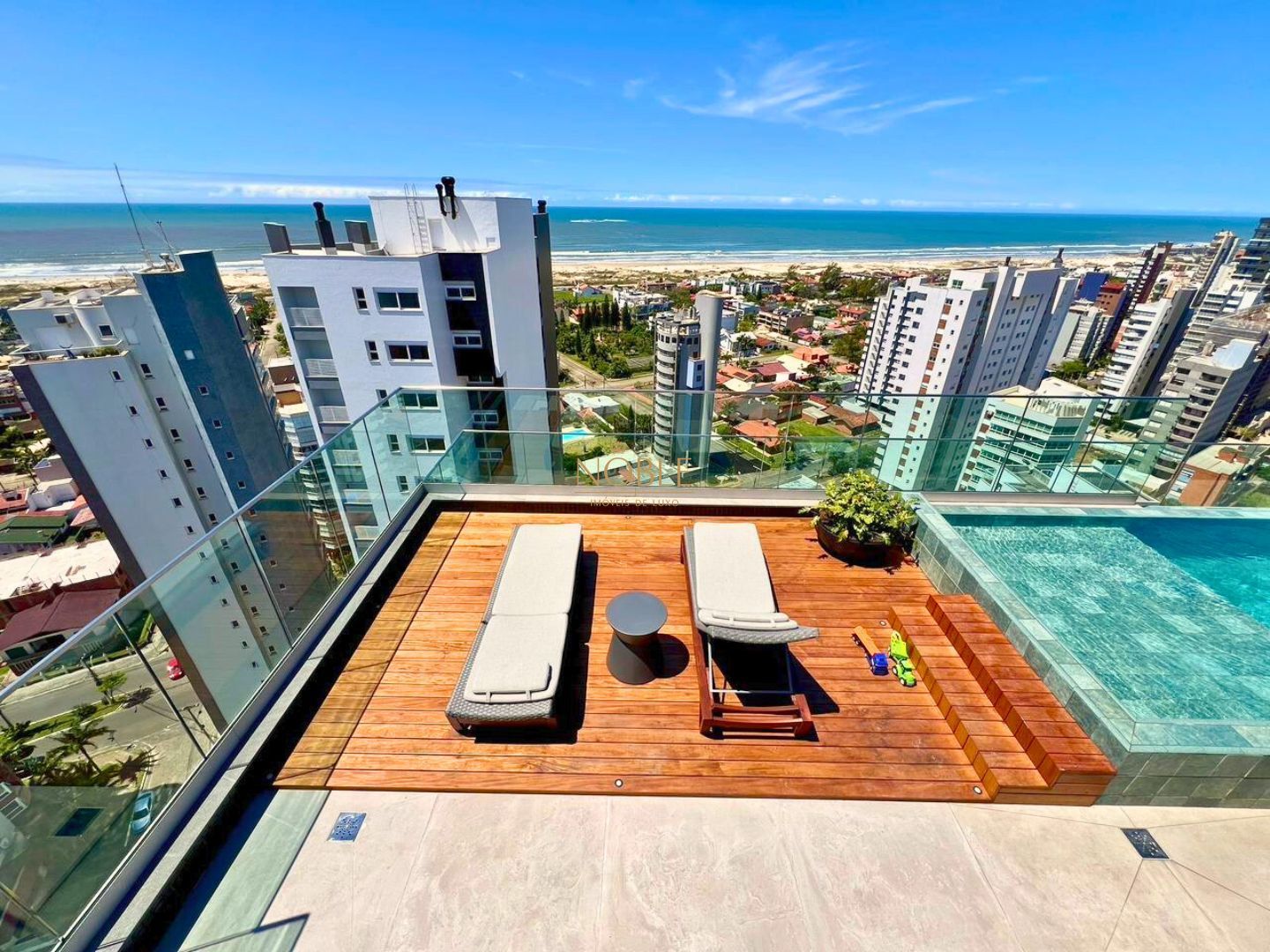Apartamento com 78m², 2 dormitórios, 1 suíte, 2 vagas no Vista Mare em Torres para Comprar