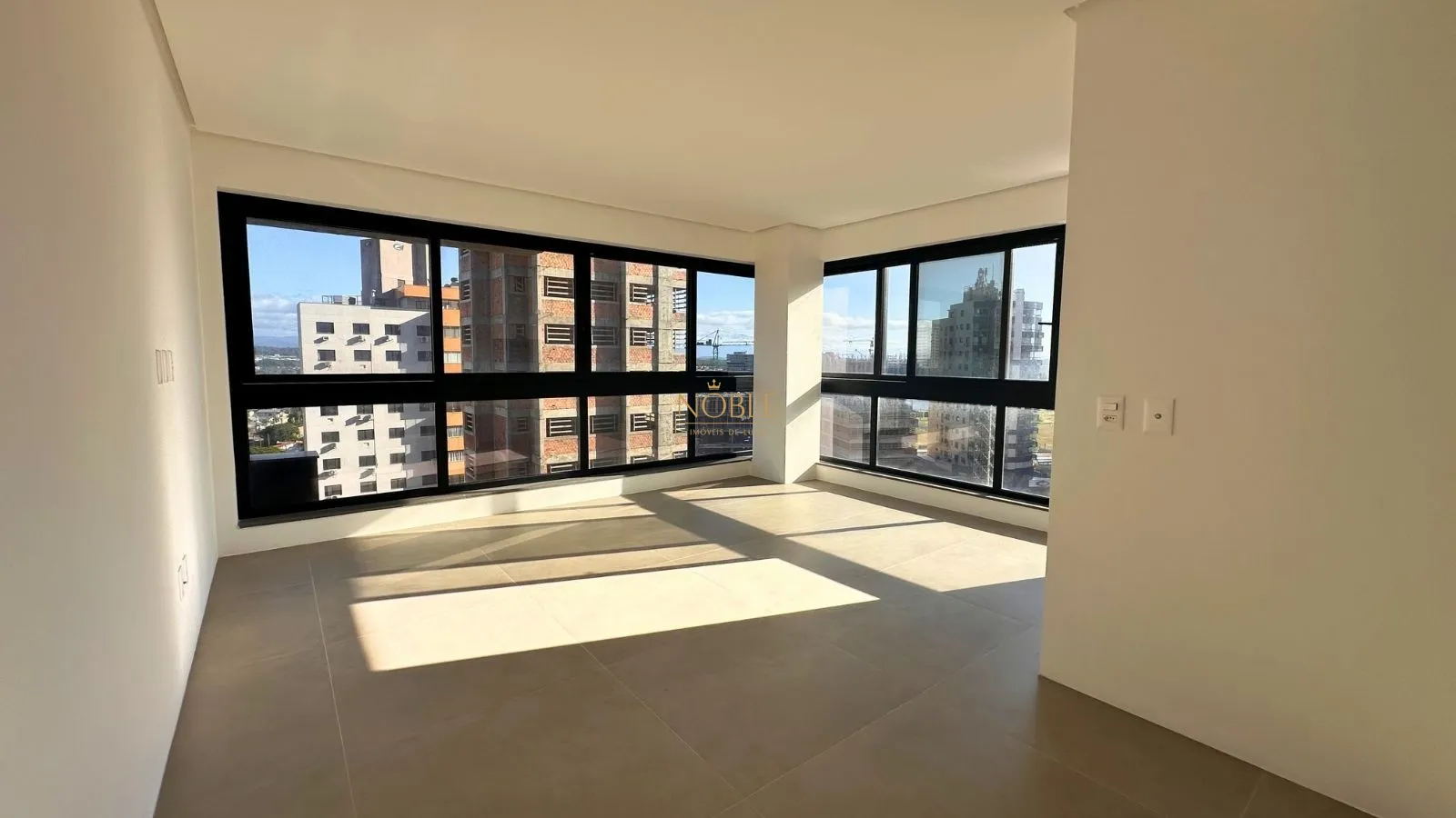 Apartamento com 97m², 2 dormitórios, 2 suítes, 1 vaga no Rosa dos Ventos em Torres para Comprar