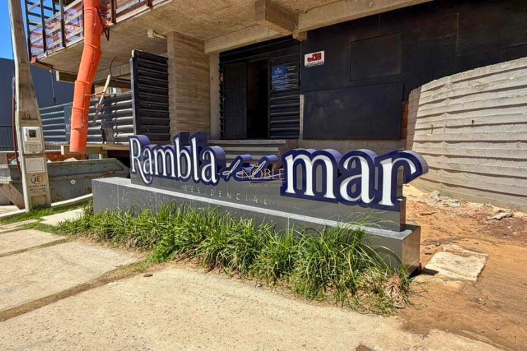 Apartamento com 102m², 3 dormitórios, 1 suíte, 2 vagas no Rambla Del Mar em Torres para Comprar