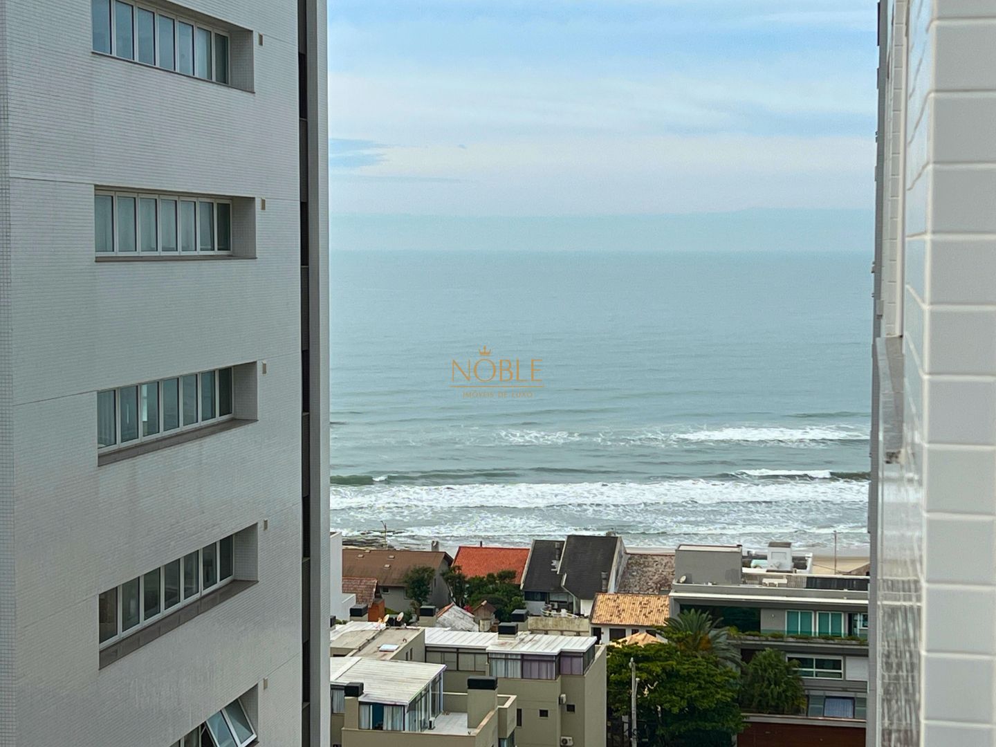 Apartamento com 166m², 2 dormitórios, 2 suítes, 2 vagas no La Vistara em Torres para Comprar