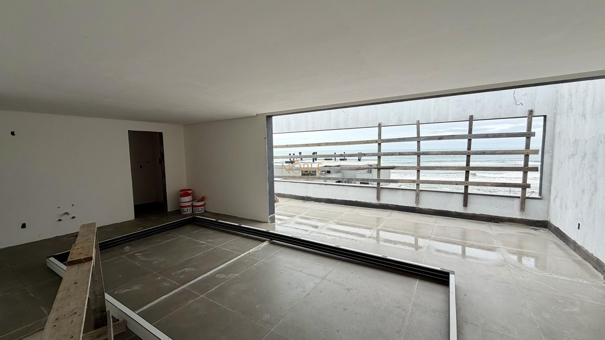 Apartamento à Venda com 3 quartos, 146m²