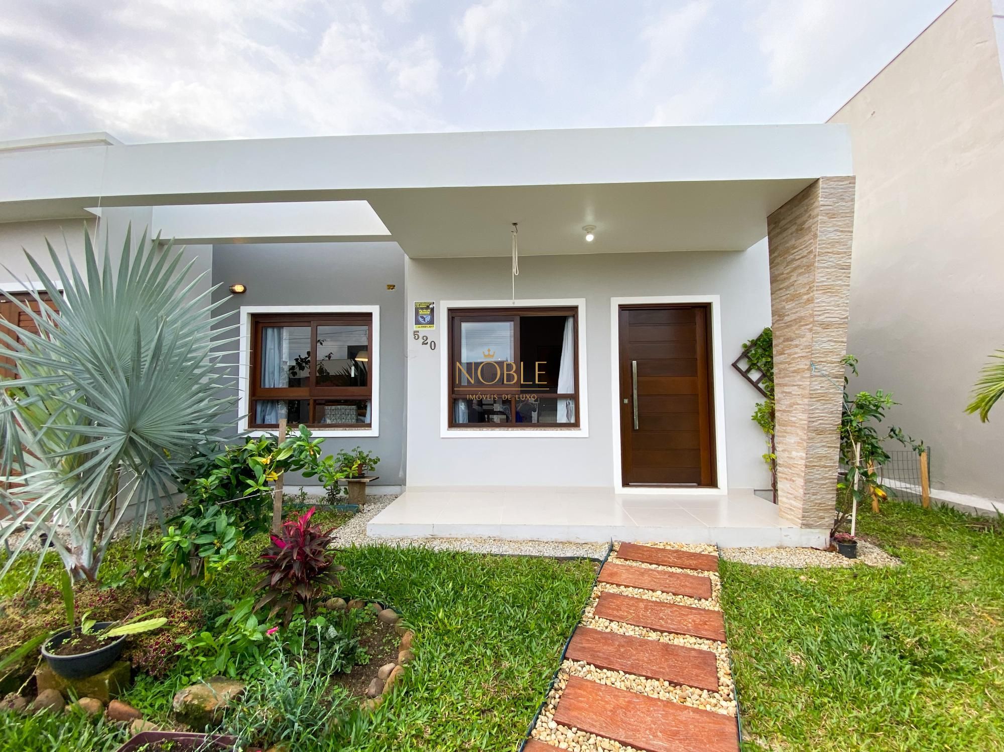 Casa com 100m², 2 dormitórios, 1 suíte, 2 vagas no bairro Bella Torres em Passo de Torres para Comprar