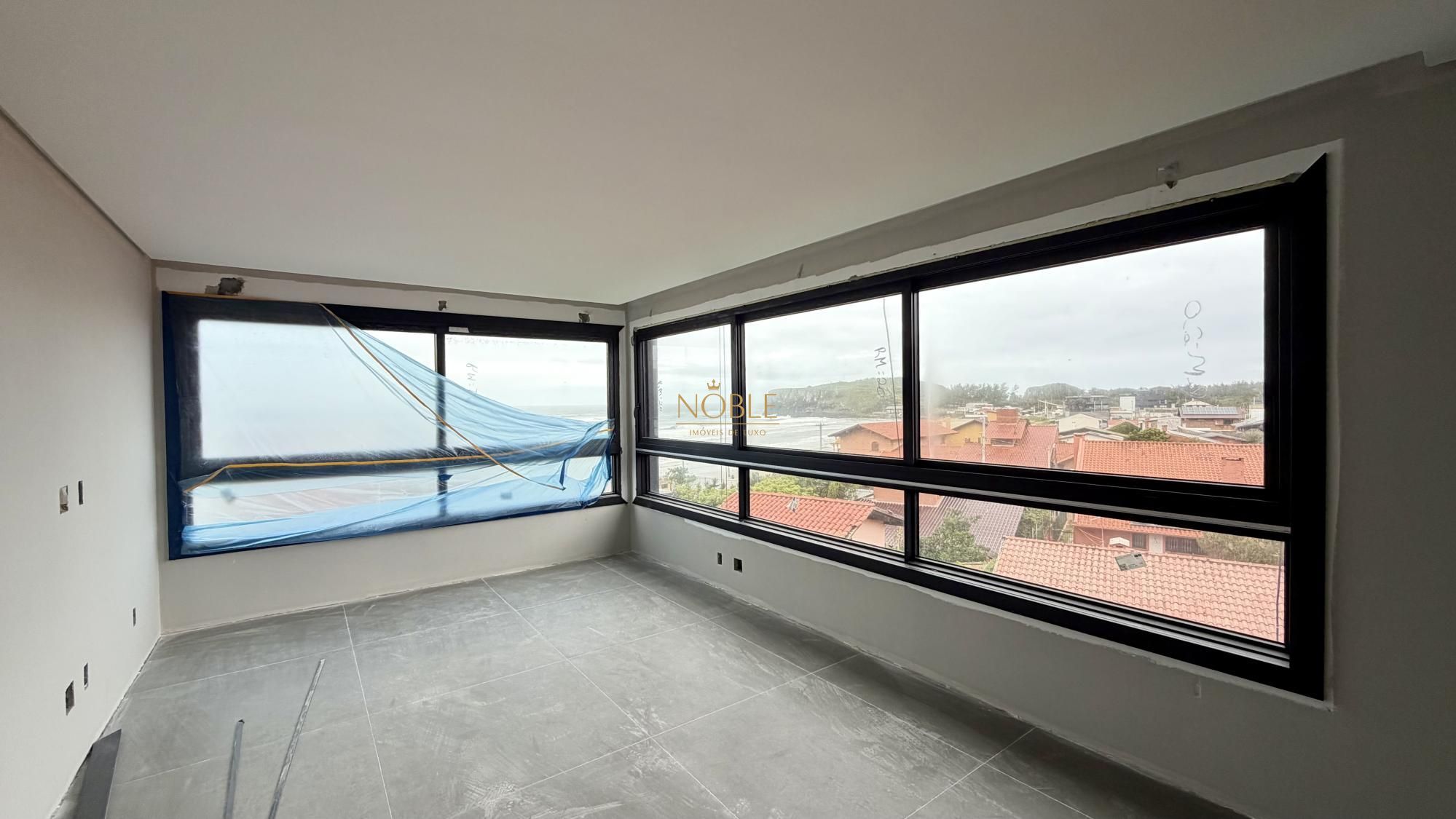 Apartamento à Venda com 3 quartos, 102m²