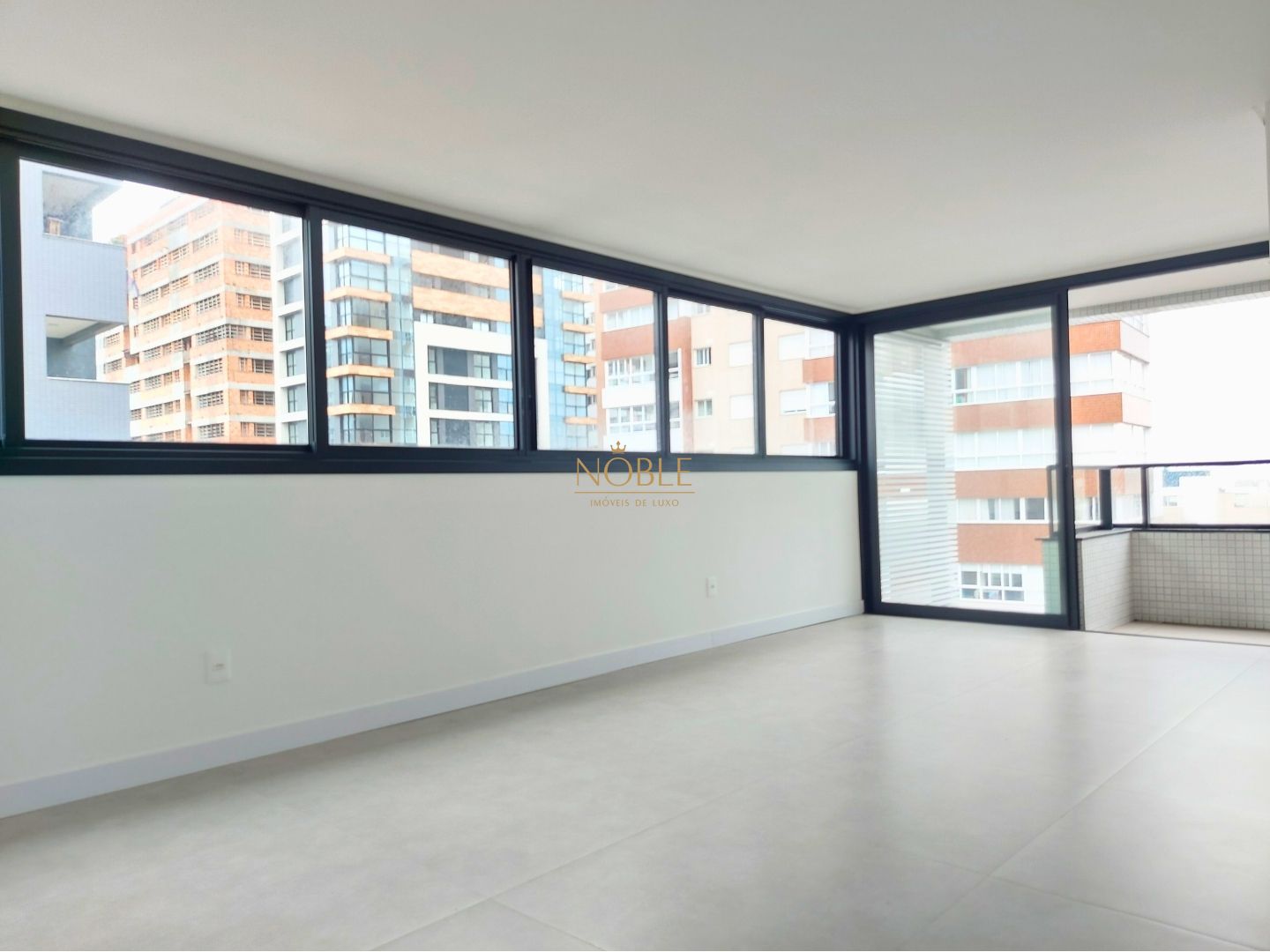 Apartamento com 80m², 2 dormitórios, 1 suíte, 1 vaga no Opportunity em Torres para Comprar