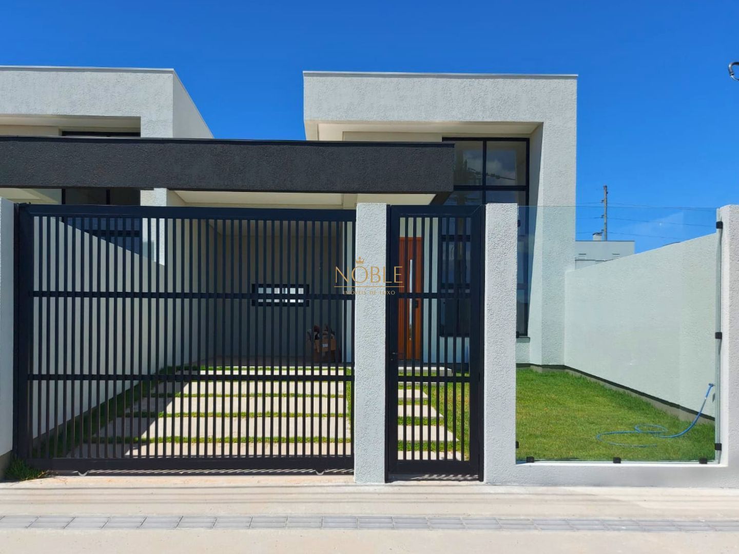 Geminado com 109m², 3 dormitórios, 1 suíte, 1 vaga no bairro Morada das Palmeiras em Torres para Comprar