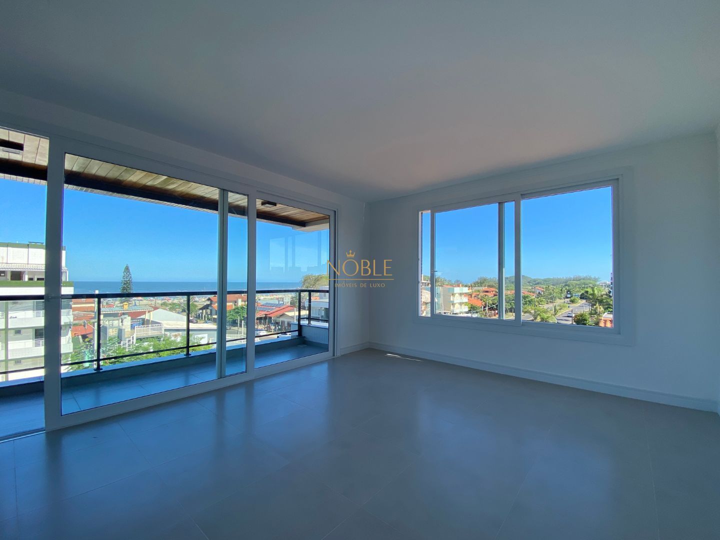 Apartamento com 88m², 2 dormitórios, 1 suíte, 2 vagas no Residencial Acrópole em Torres para Comprar