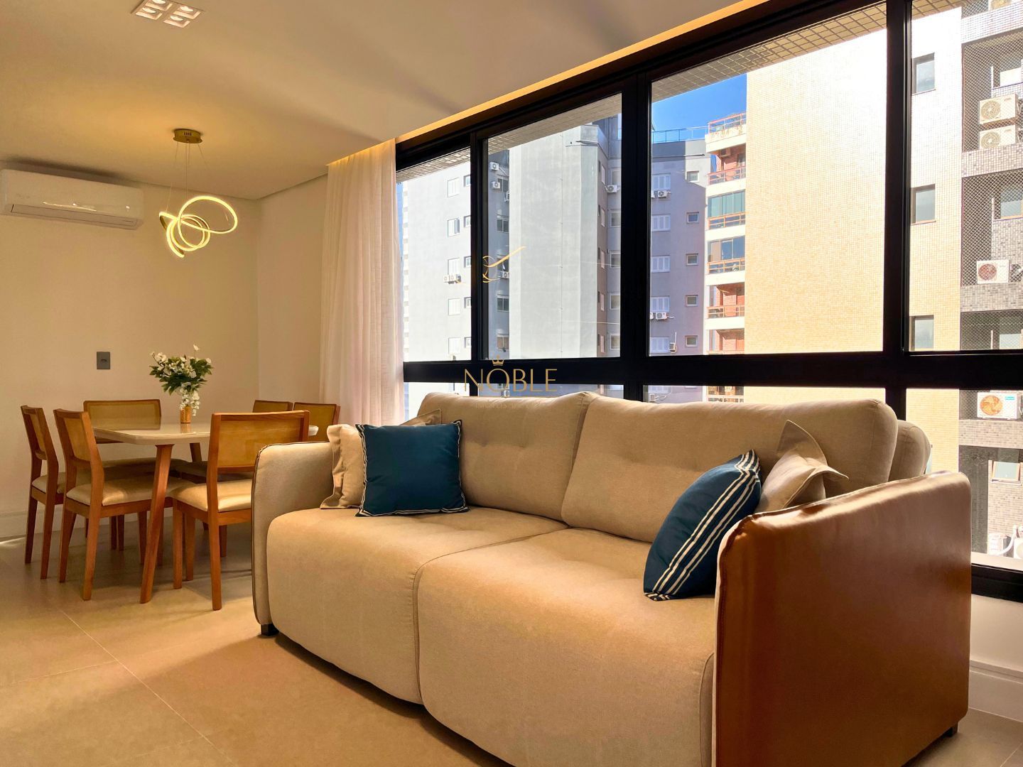 Apartamento com 77m², 2 dormitórios, 2 suítes, 1 vaga no Praça Quatro em Torres para Comprar