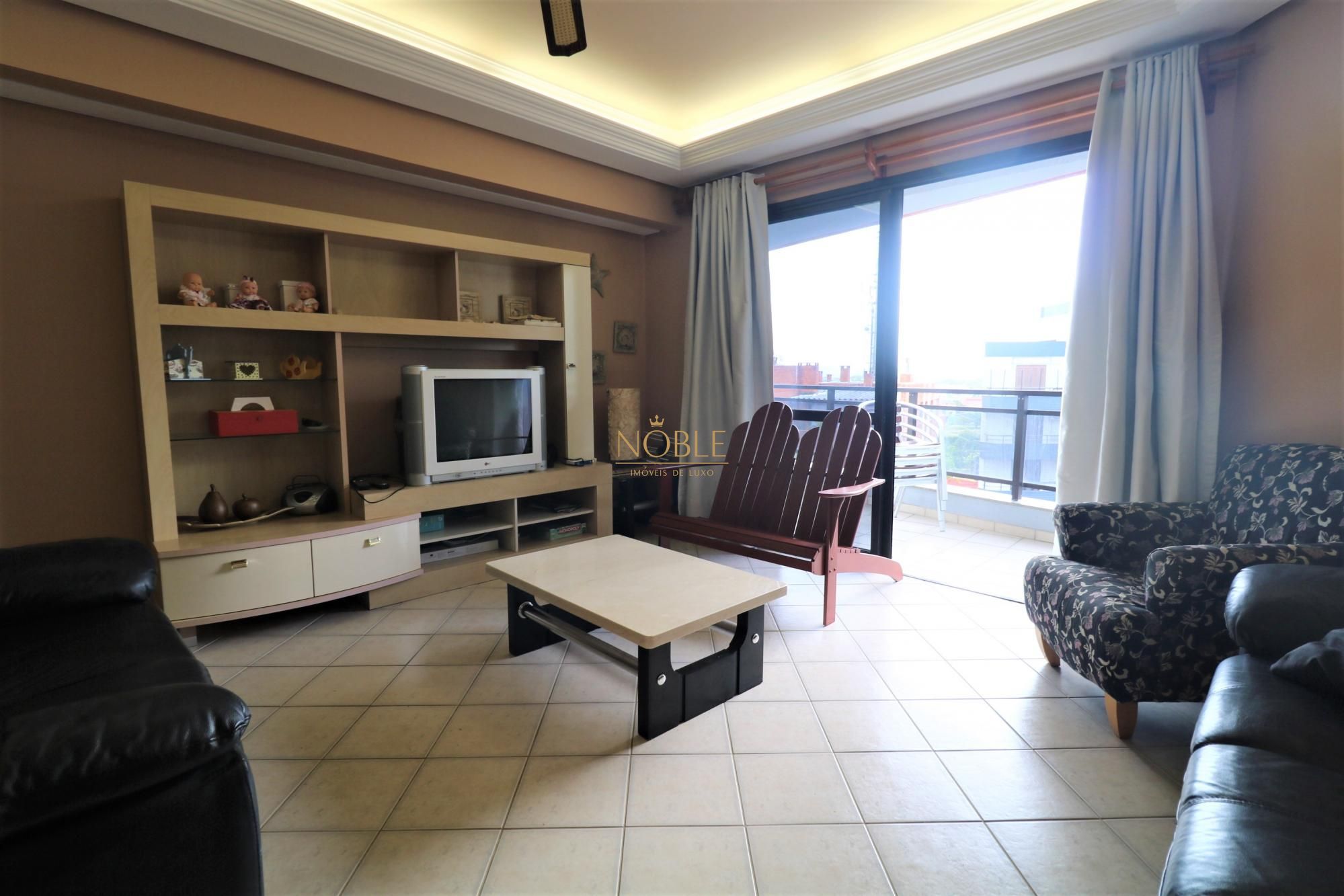 Apartamento com 170m², 3 dormitórios, 1 suíte, 2 vagas no Coliseu em Torres para Comprar