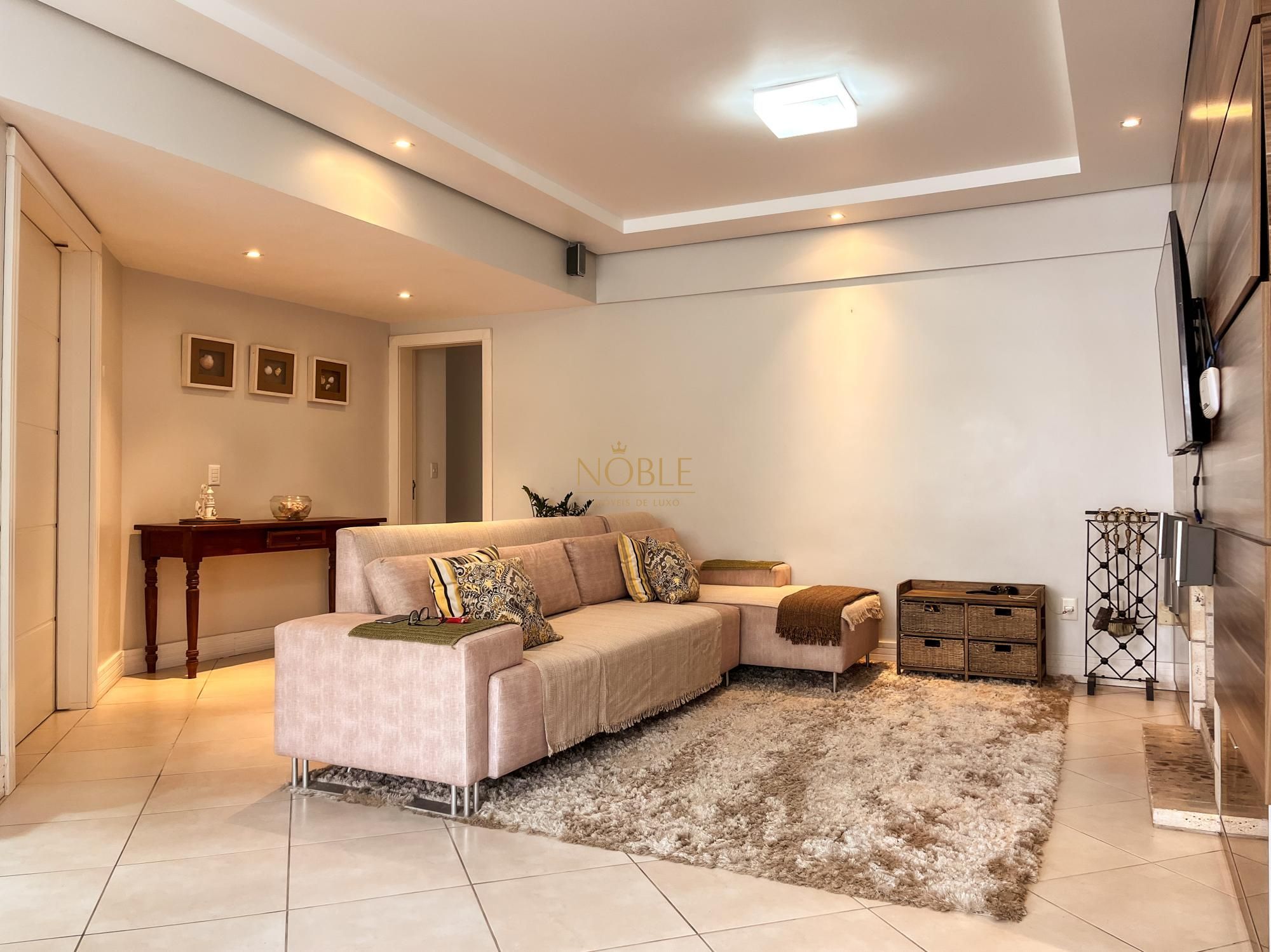 Apartamento com 232m², 4 dormitórios, 4 suítes, 2 vagas no Estevanell em Torres para Comprar