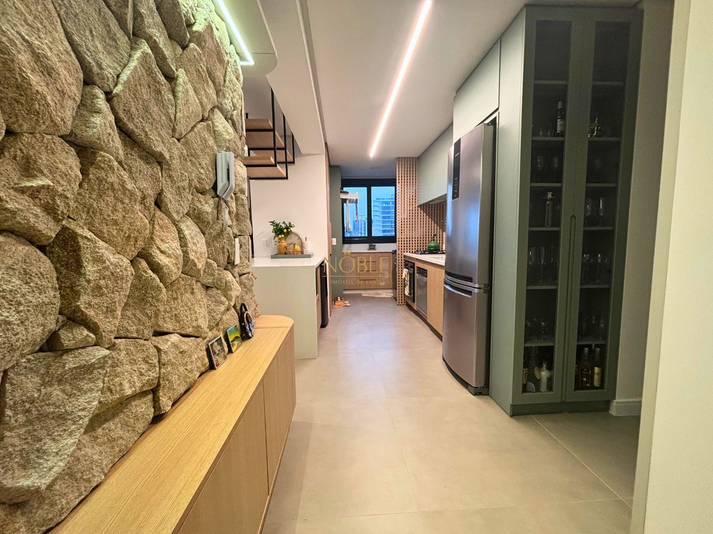 Apartamento com 97m², 2 dormitórios, 2 suítes, 1 vaga no Rosa dos Ventos em Torres para Comprar