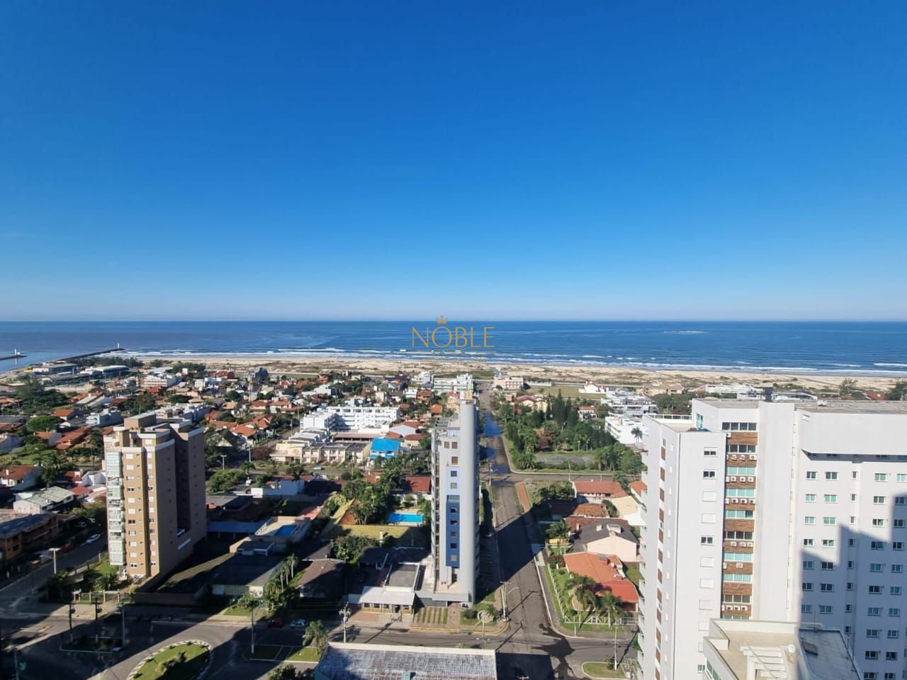 Apartamento com 249m², 4 dormitórios, 4 suítes, 4 vagas no Graziela em Torres para Comprar