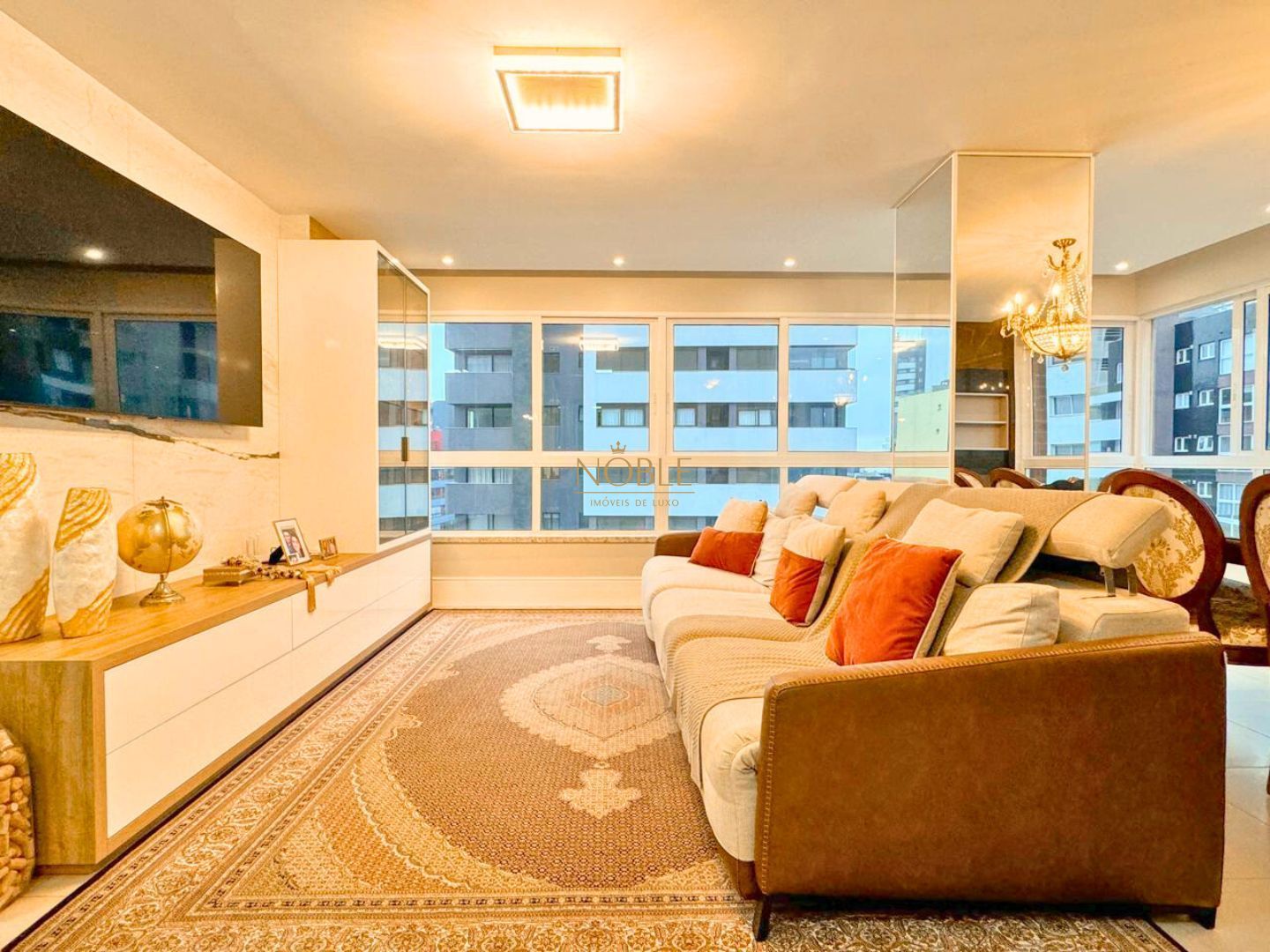 Apartamento com 110m², 3 dormitórios, 1 suíte, 2 vagas no San Pietro em Torres para Comprar