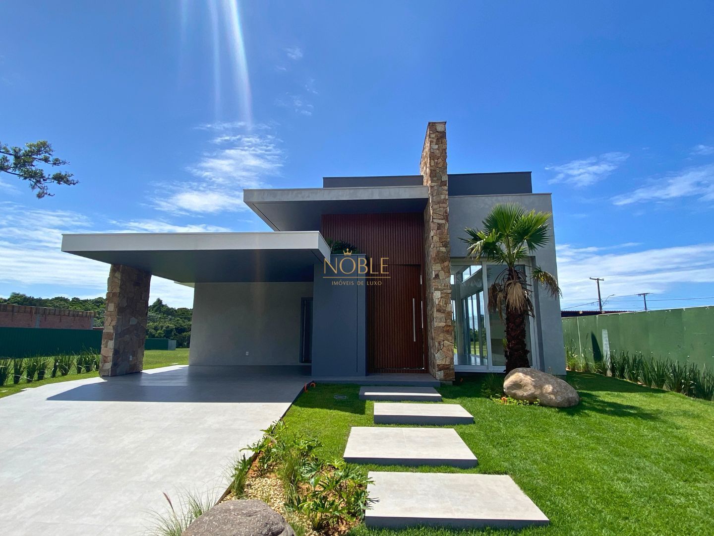 Casa de Condomínio com 206m², 3 dormitórios, 3 suítes, 2 vagas no Reserva das Águas em Torres para Comprar