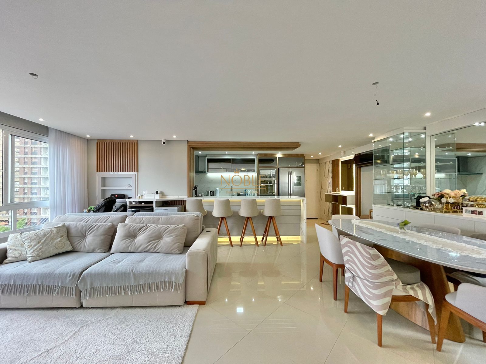 Apartamento com 120m², 3 dormitórios, 1 suíte, 2 vagas no Michelângelo em Torres para Comprar