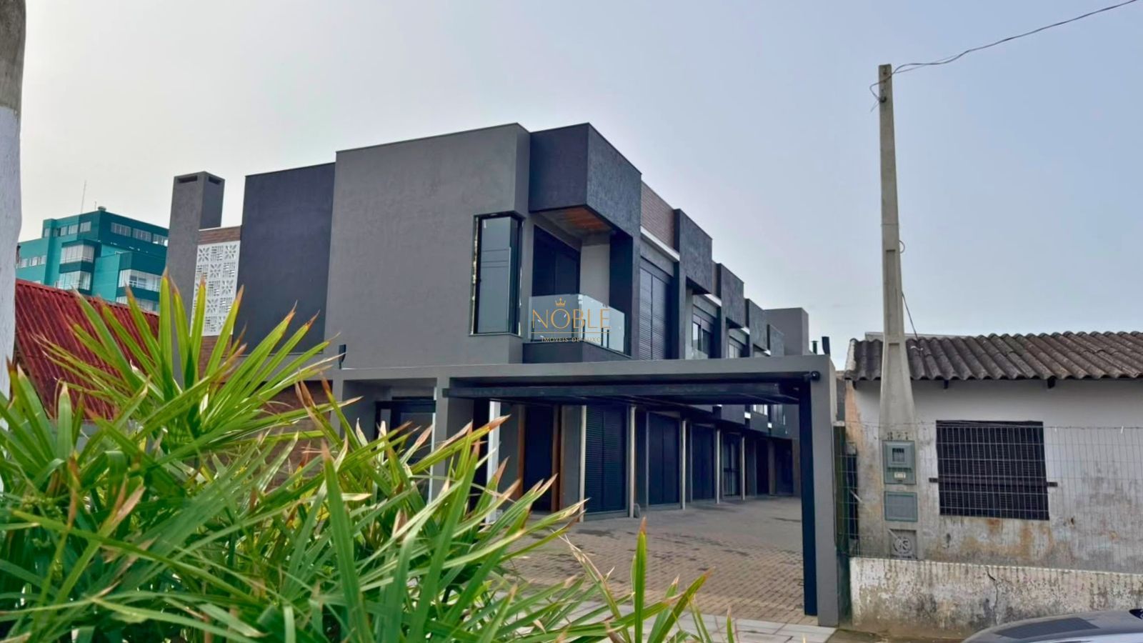 Geminado com 106m², 3 dormitórios, 1 suíte, 1 vaga no bairro Praia da Cal em Torres para Comprar