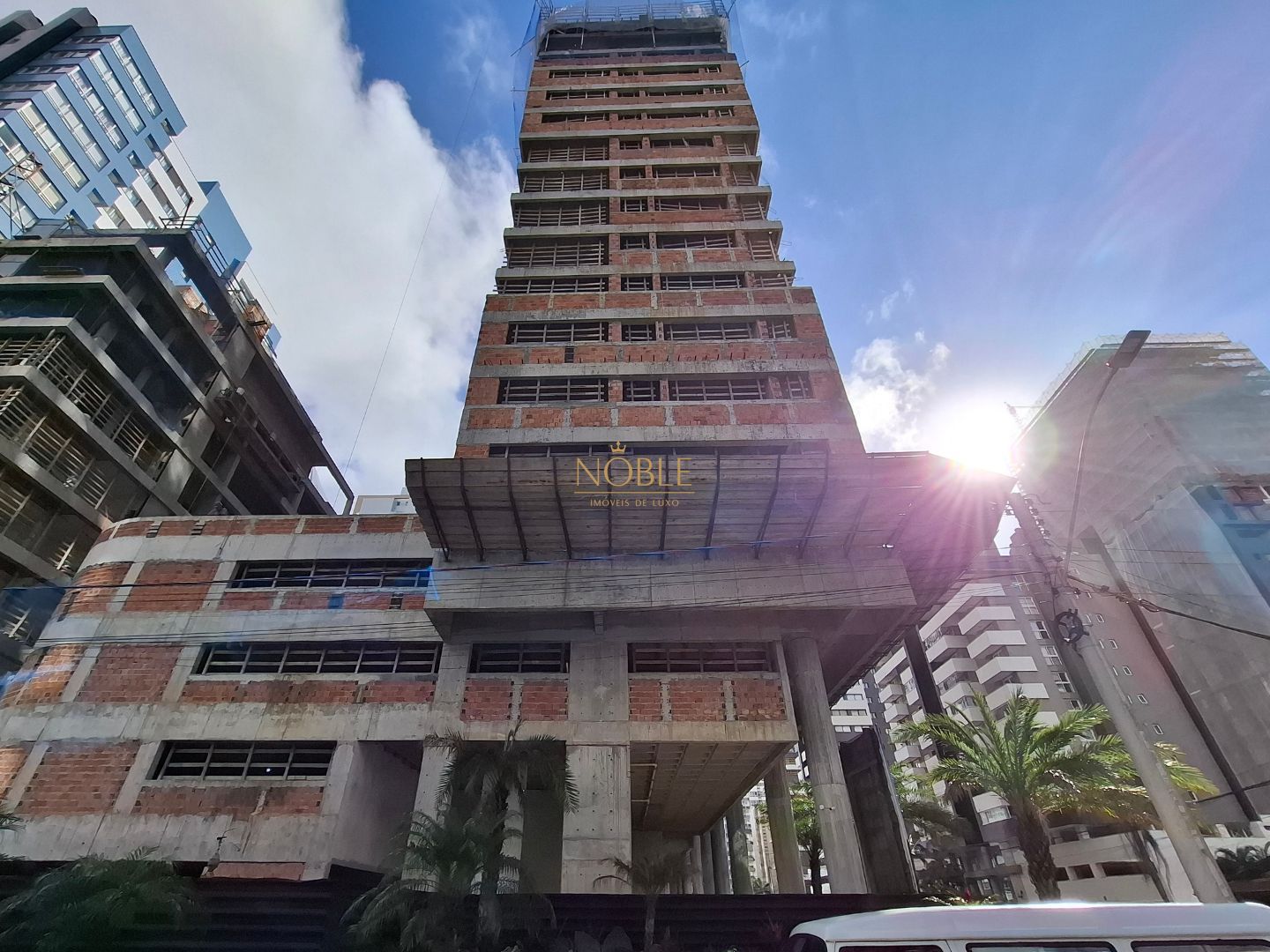 Apartamento com 100m², 2 dormitórios, 2 suítes, 1 vaga no Grand Copacabana em Torres para Comprar