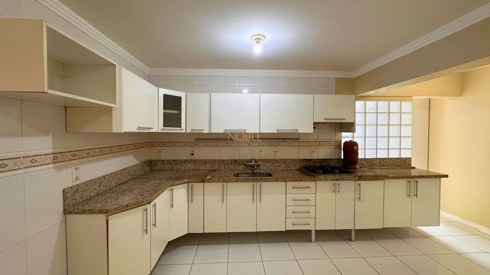 Apartamento à Venda com 3 quartos, 4 banheiros, 1 vaga e 118m² por R$ 700.000 — foto 4
