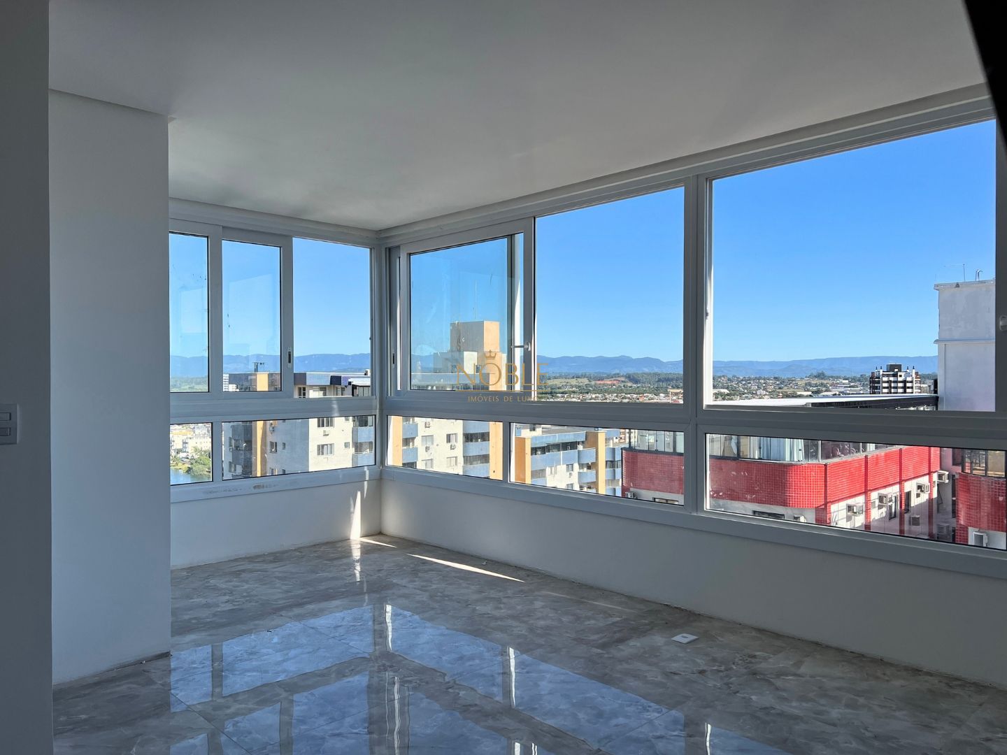 Apartamento com 166m², 3 dormitórios, 3 suítes, 2 vagas no La Vistara em Torres para Comprar