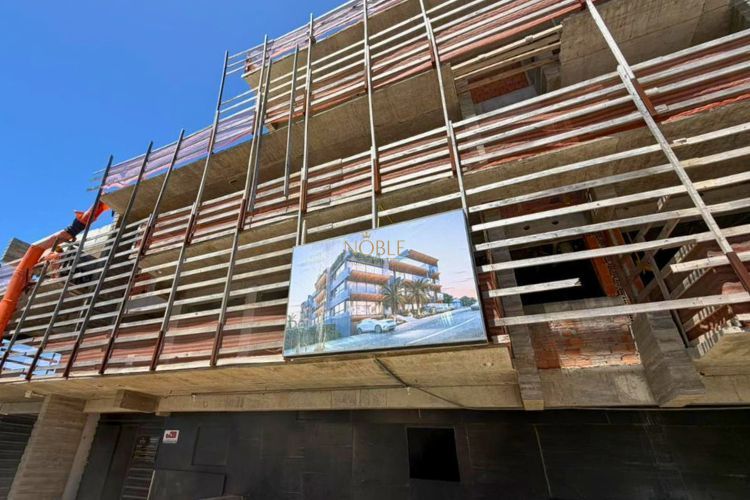 Apartamento com 75m², 2 dormitórios, 2 suítes, 1 vaga no Rambla Del Mar em Torres para Comprar