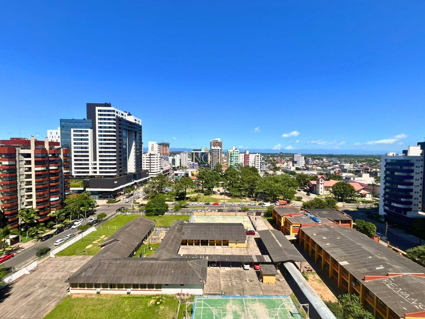 Apartamento com 102m², 3 dormitórios, 1 suíte, 2 vagas no Maui Residencial em Torres para Comprar
