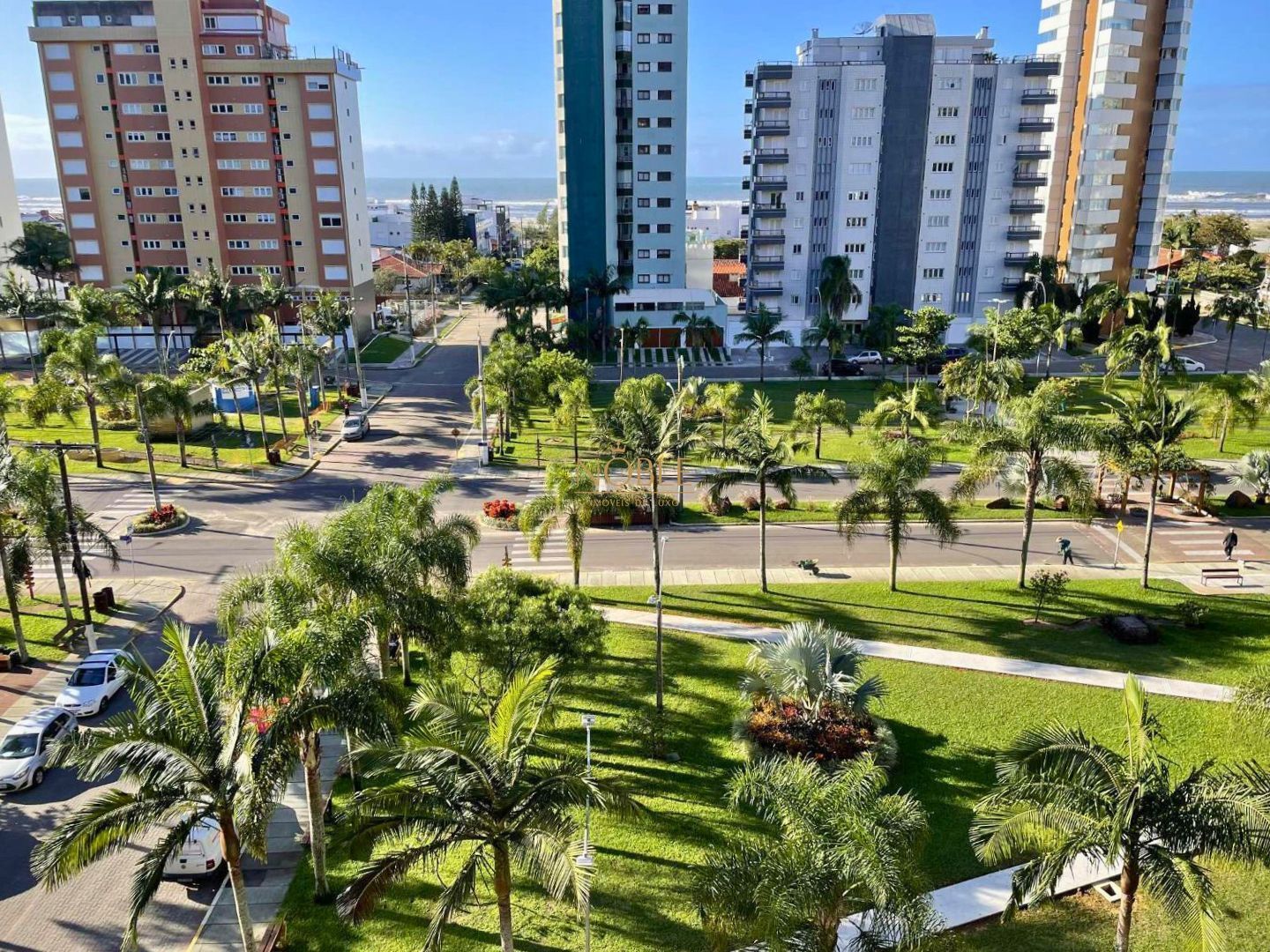Apartamento com 131m², 3 dormitórios, 1 suíte, 2 vagas no Morada da Praça em Torres para Comprar