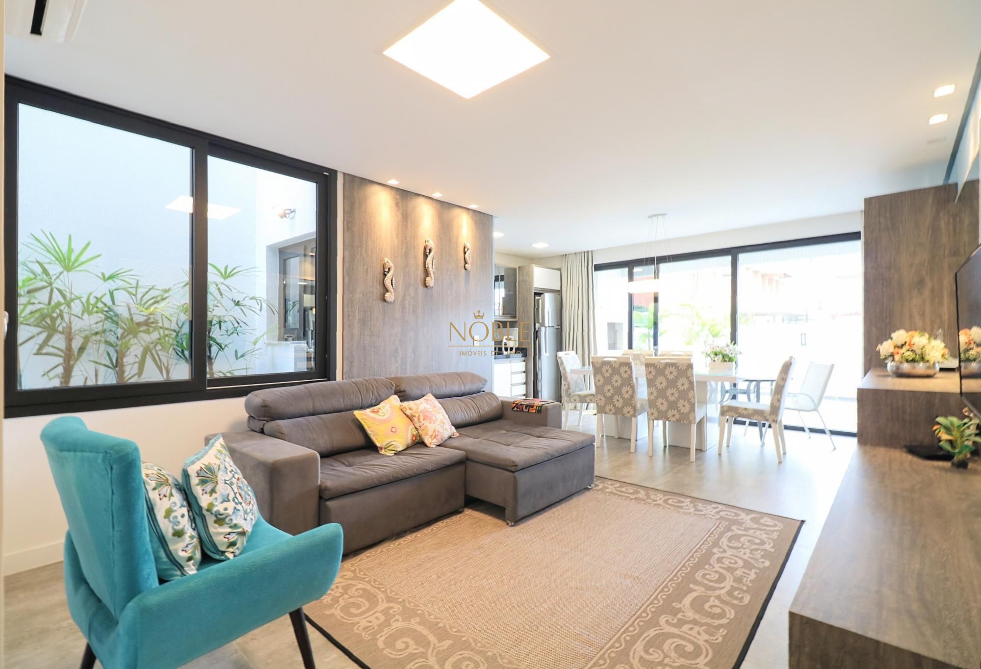 Apartamento com 128m², 3 dormitórios, 1 suíte, 2 vagas no Casa Carmel em Torres para Comprar