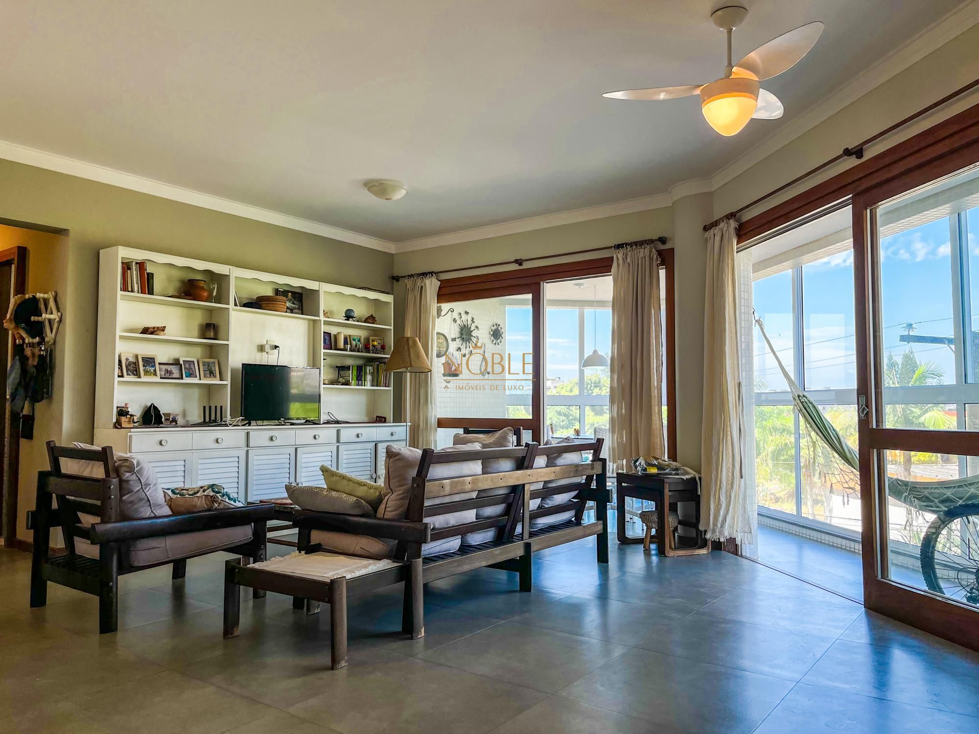 Apartamento com 131m², 3 dormitórios, 3 suítes, 1 vaga no Ilha de Córsica em Torres para Comprar