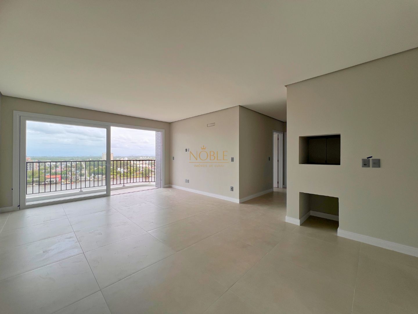 Apartamento com 91m², 2 dormitórios, 2 suítes, 2 vagas no Toronto em Torres para Comprar