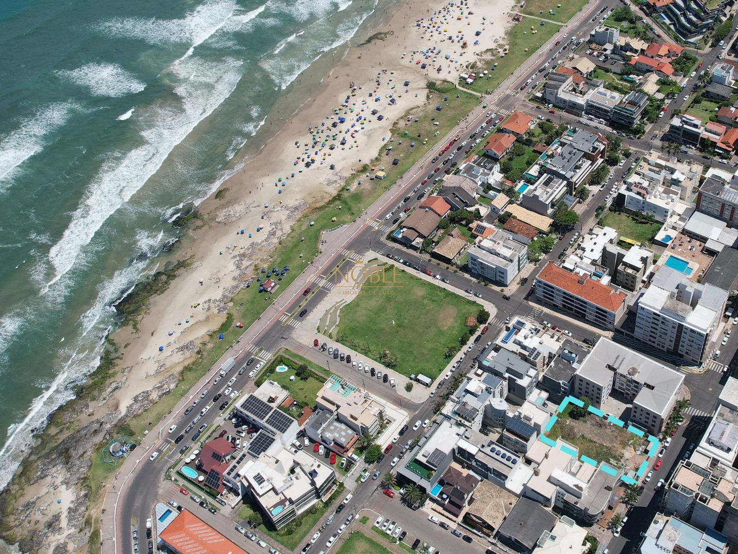 Apartamento com 70m², 2 dormitórios, 2 suítes, 2 vagas no POSH em Torres para Comprar