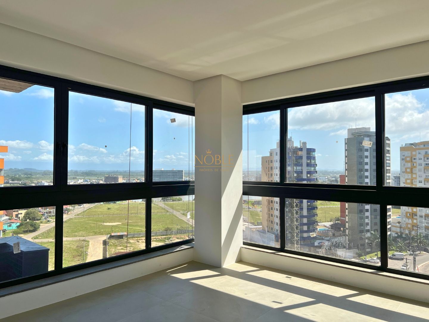 Apartamento com 97m², 2 dormitórios, 2 suítes, 1 vaga no Rosa dos Ventos em Torres para Comprar