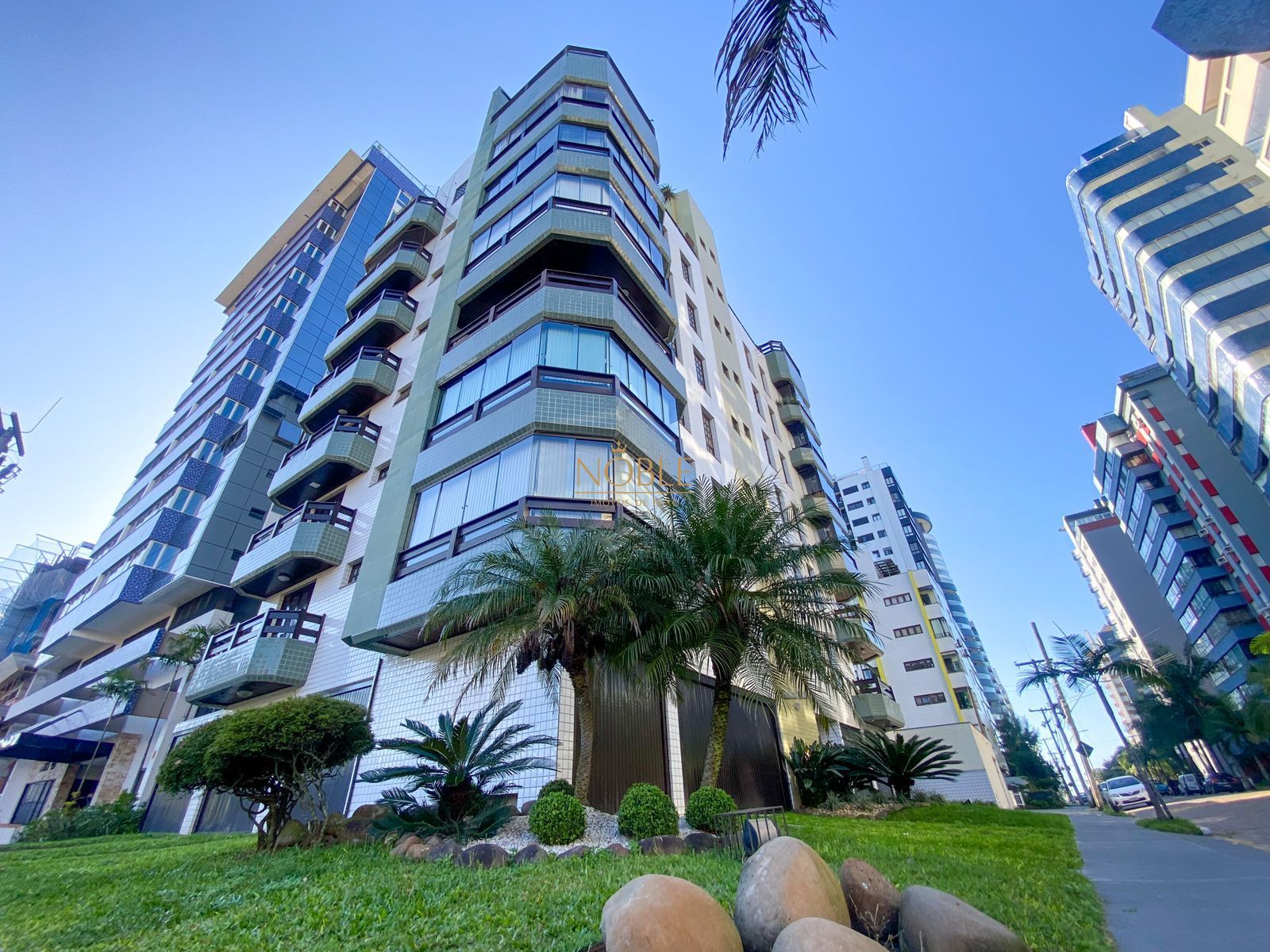 Apartamento com 104m², 3 dormitórios, 1 suíte, 1 vaga no Caribe em Torres para Comprar