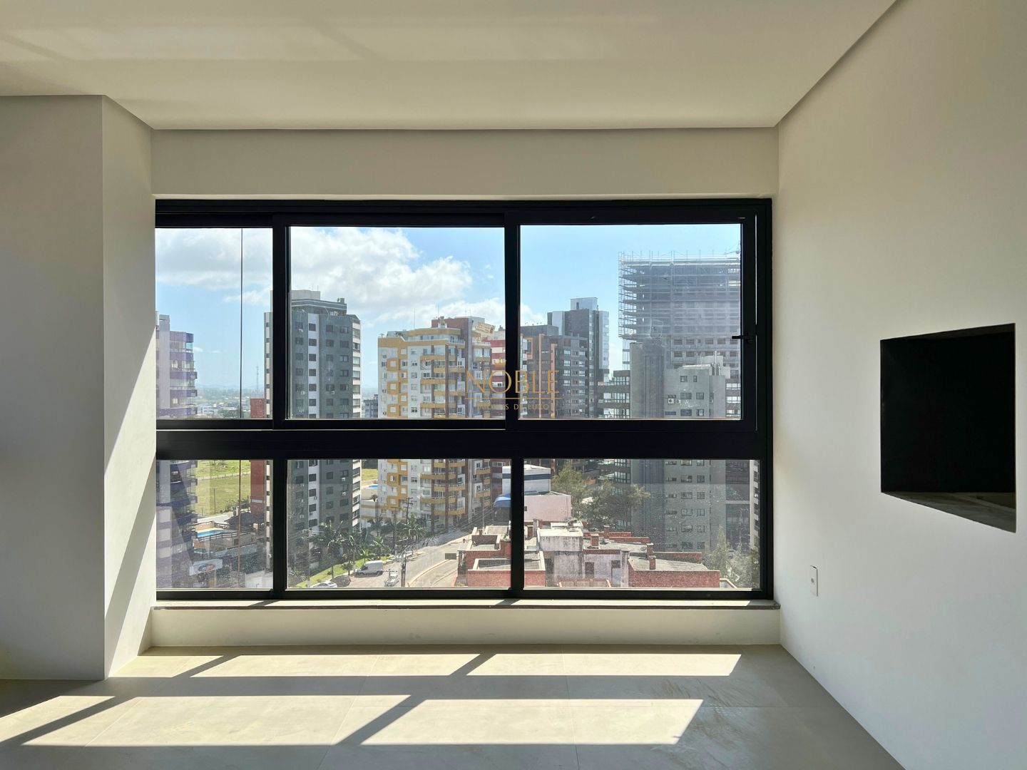 Apartamento com 97m², 2 dormitórios, 2 suítes, 1 vaga no Rosa dos Ventos em Torres para Comprar