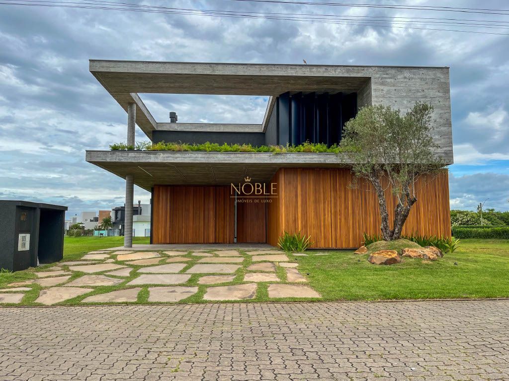 Casa de Condomínio com 250m², 4 dormitórios, 4 suítes, 2 vagas no Reserva das Águas em Torres para Comprar