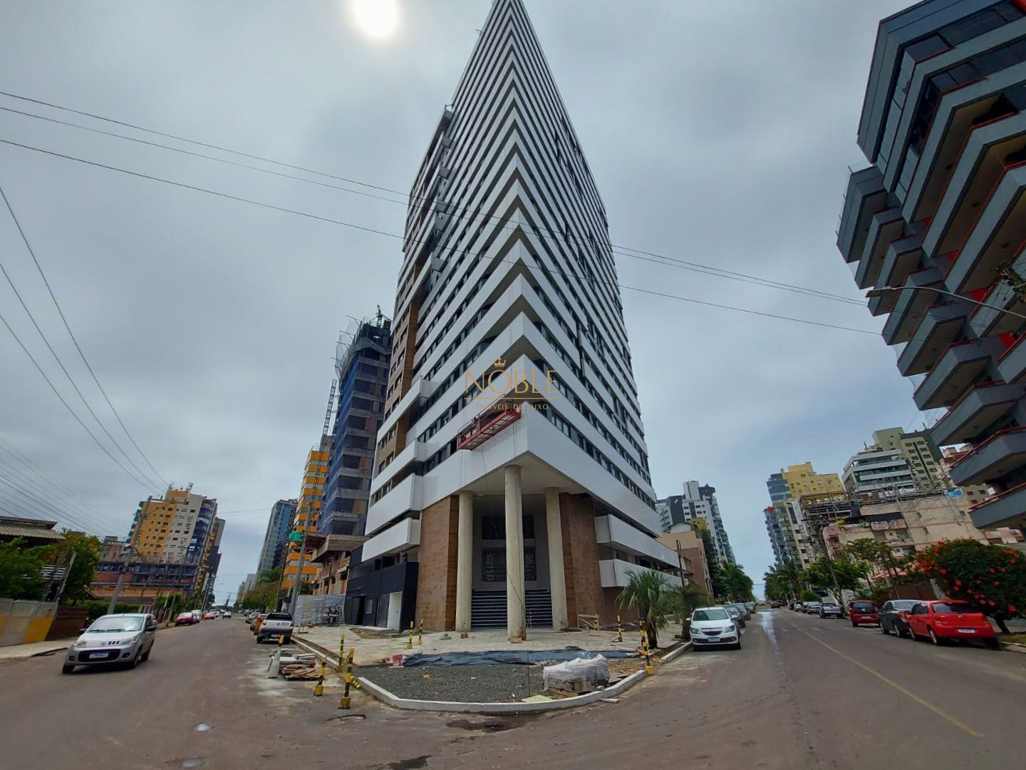 Apartamento com 80m², 2 dormitórios, 2 suítes, 2 vagas no Punta Del Sole em Torres para Comprar