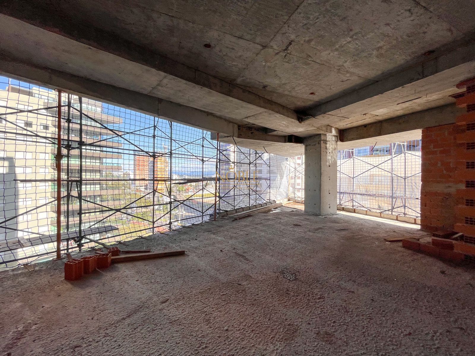 Apartamento com 130m², 4 dormitórios, 4 suítes, 2 vagas no Mirage em Torres para Comprar