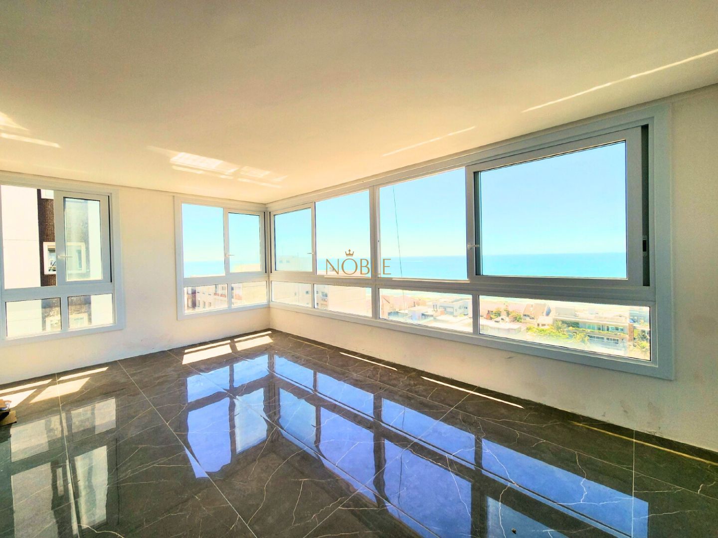 Apartamento com 119m², 3 dormitórios, 3 suítes, 2 vagas no La Vistara em Torres para Comprar