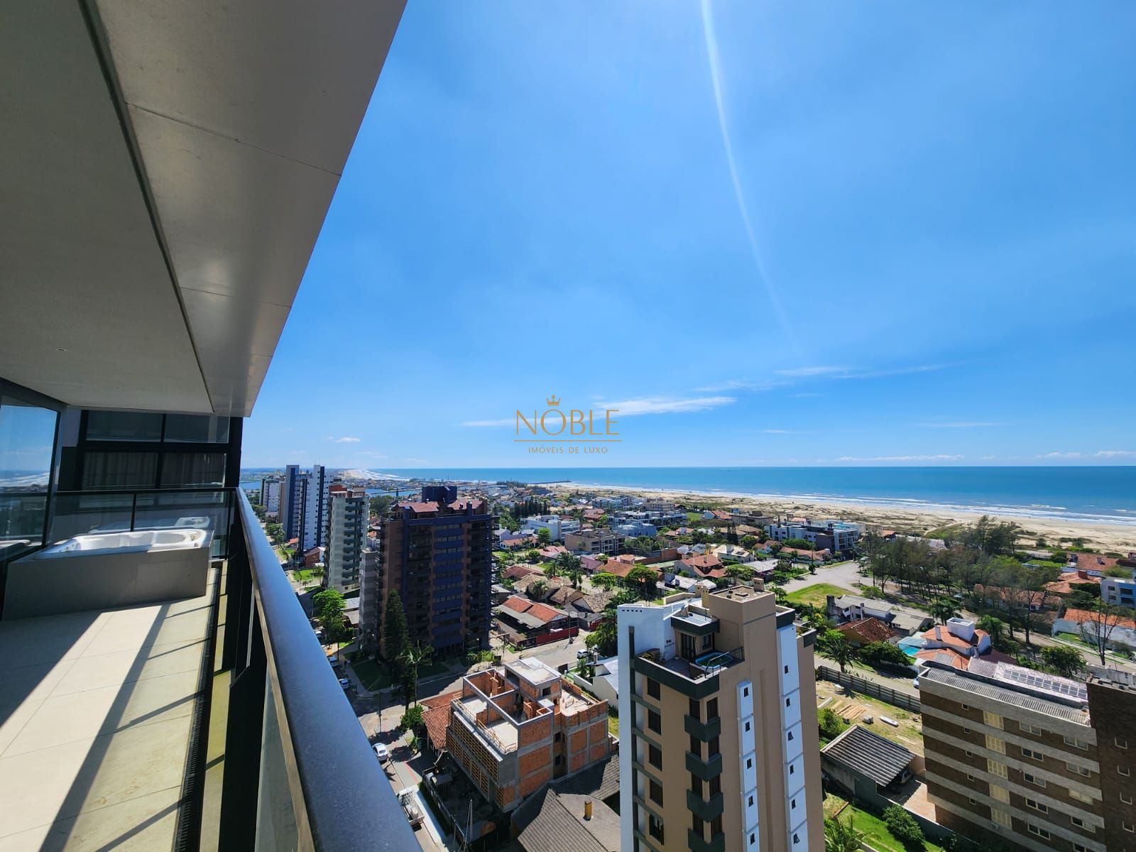 Apartamento com 220m², 4 dormitórios, 4 suítes, 3 vagas no Vitra em Torres para Comprar