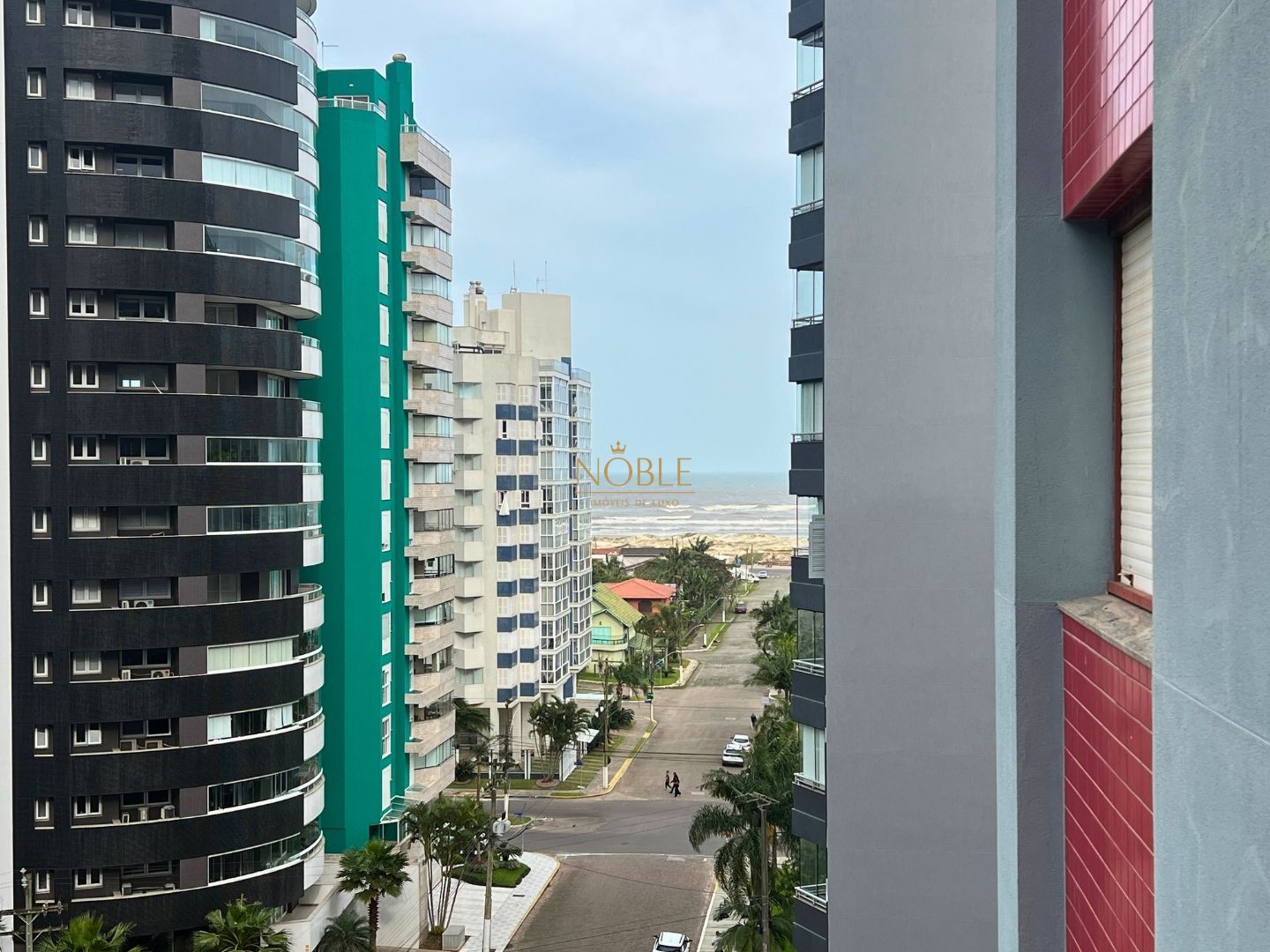 Apartamento com 137m², 3 dormitórios, 1 suíte, 1 vaga no Nouvelle Tour em Torres para Comprar
