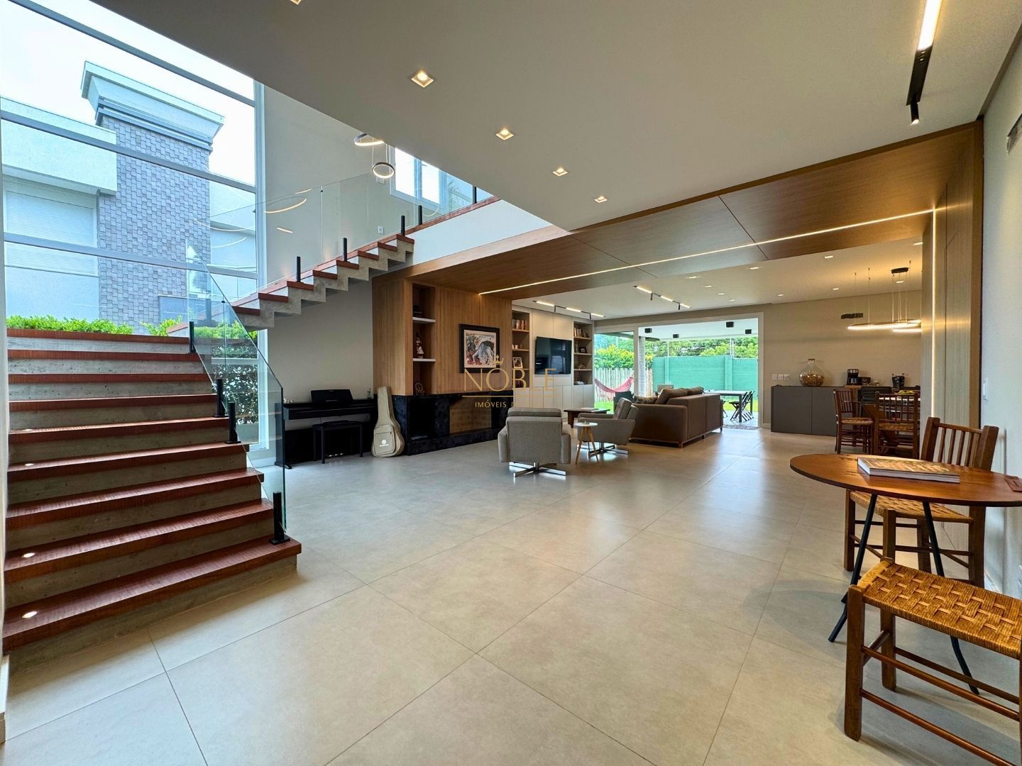 Casa de Condomínio com 435m², 4 dormitórios, 4 suítes, 4 vagas no Ocean Side em Torres para Comprar