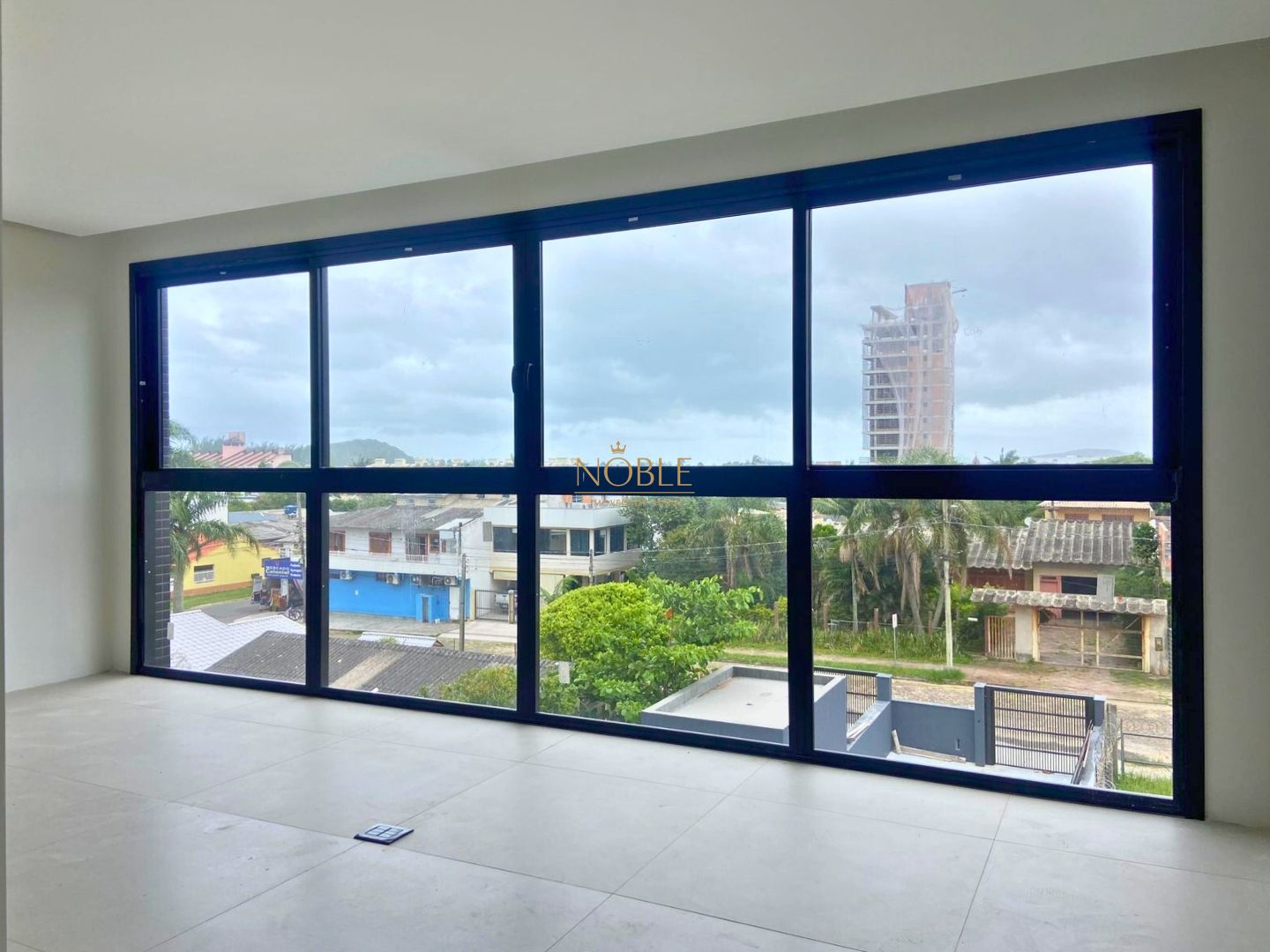 Apartamento com 31m², 1 dormitório, 1 vaga no Majestic Residencial em Torres para Comprar