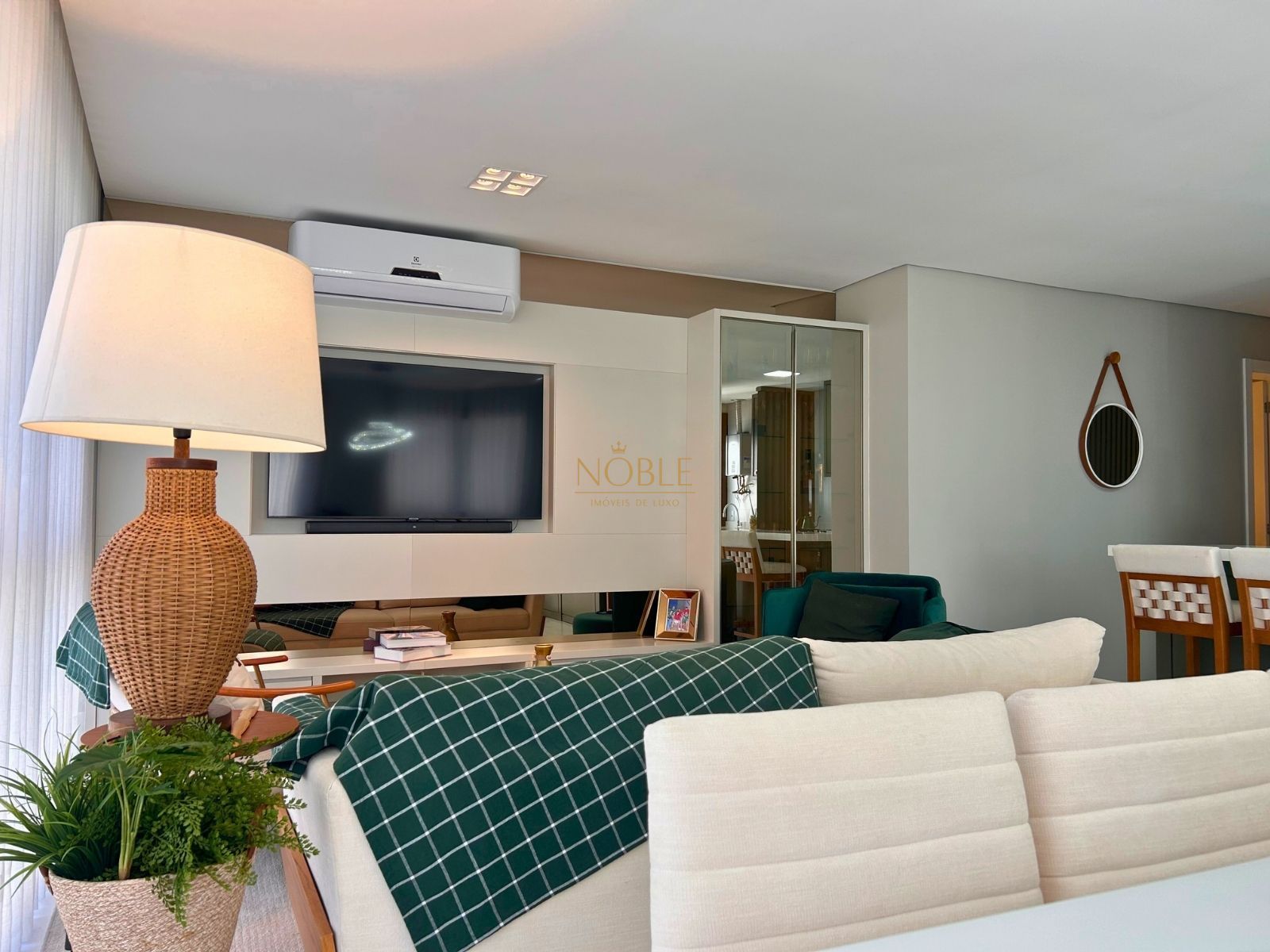 Apartamento com 110m², 3 dormitórios, 1 suíte, 2 vagas no LONDON em Torres para Comprar