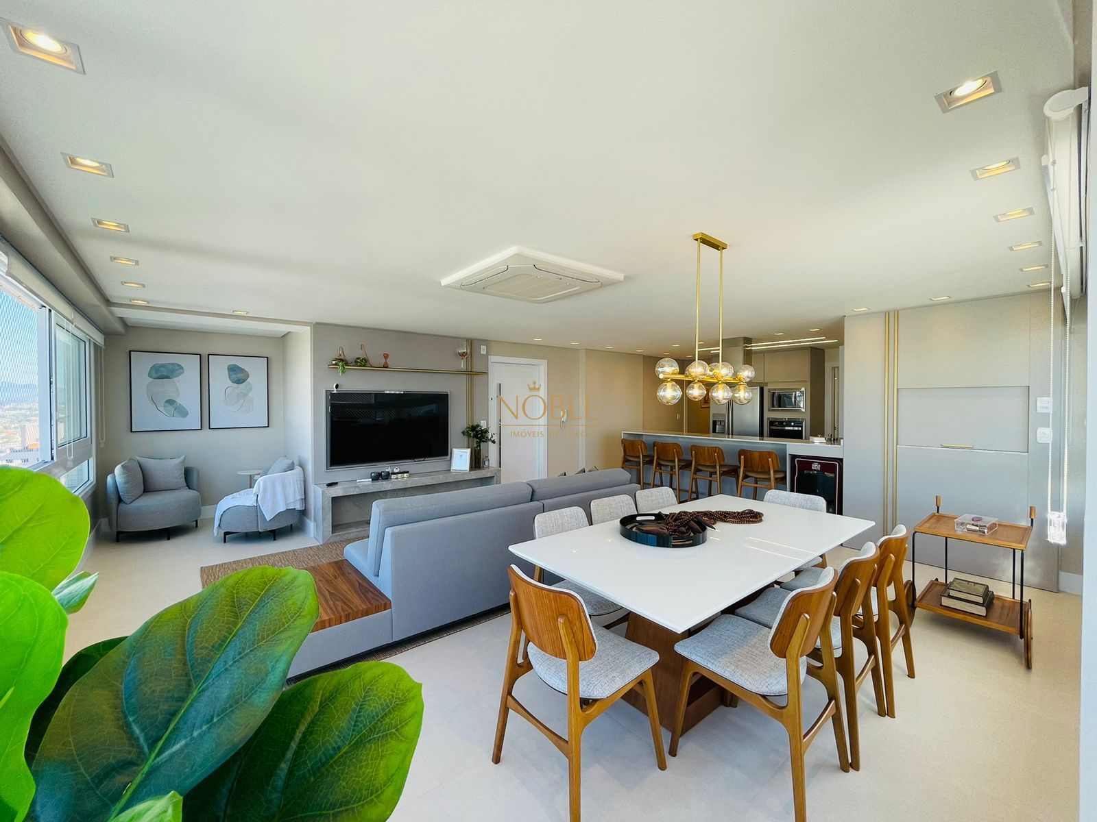 Apartamento com 130m², 3 dormitórios, 1 suíte, 2 vagas no Monterrey em Torres para Comprar